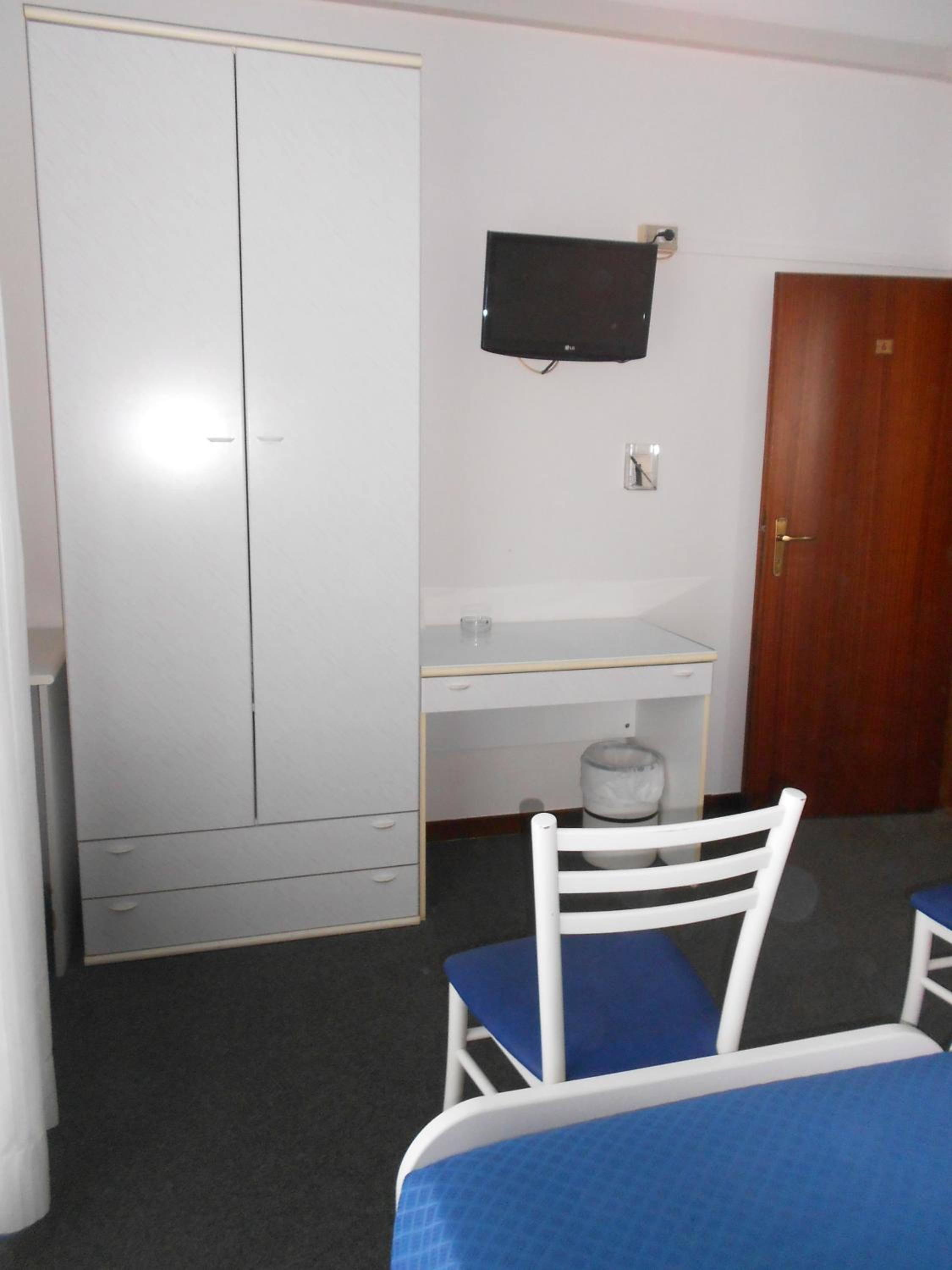 Double Room - Photo 7
