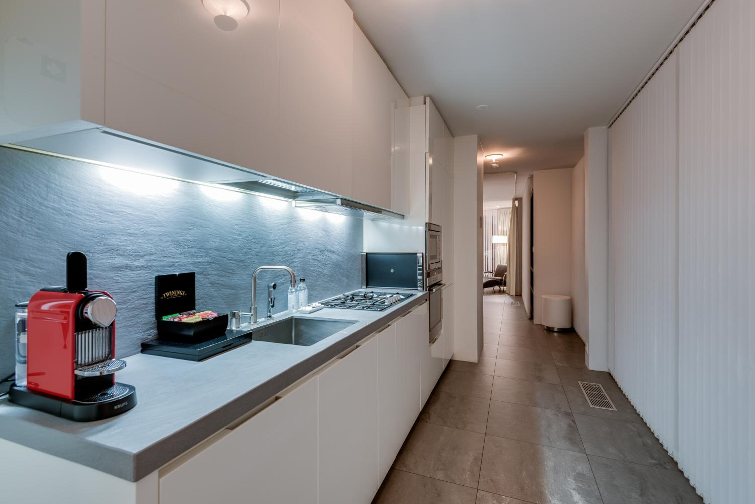 Deluxe Two-Bedroom Suite with Balcony - Photo 6