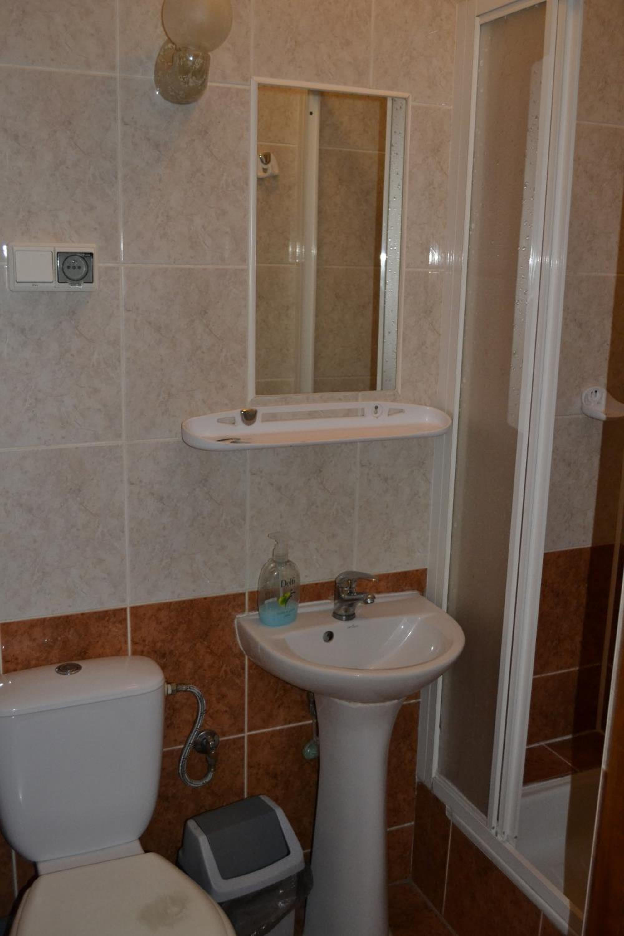Twin Room - Photo 4