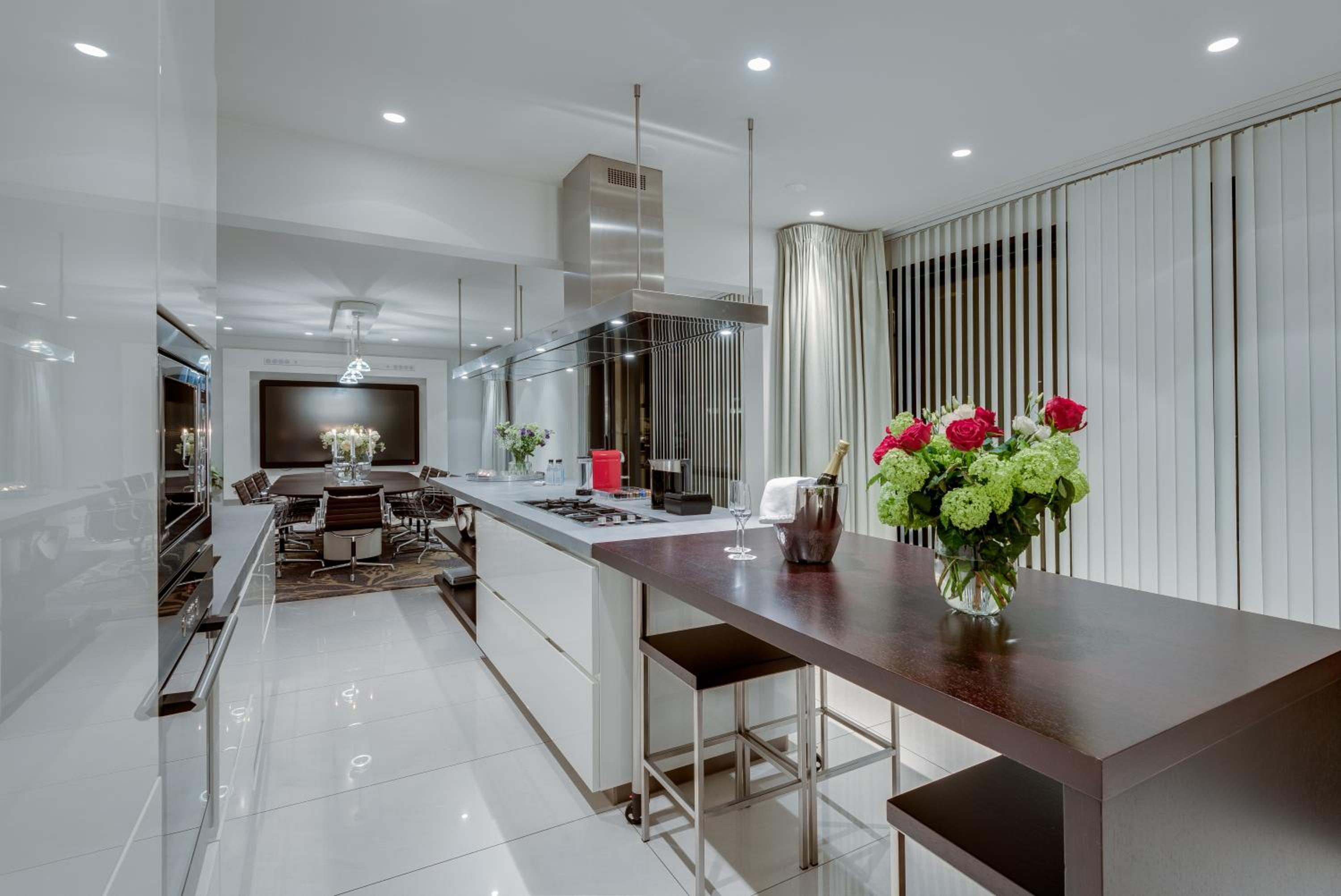 Penthouse Suite with Balcony - Photo 8