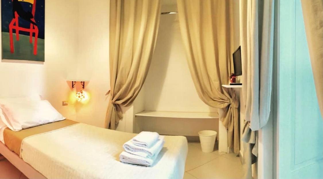 Single Room With Private External Bathroom photo 1