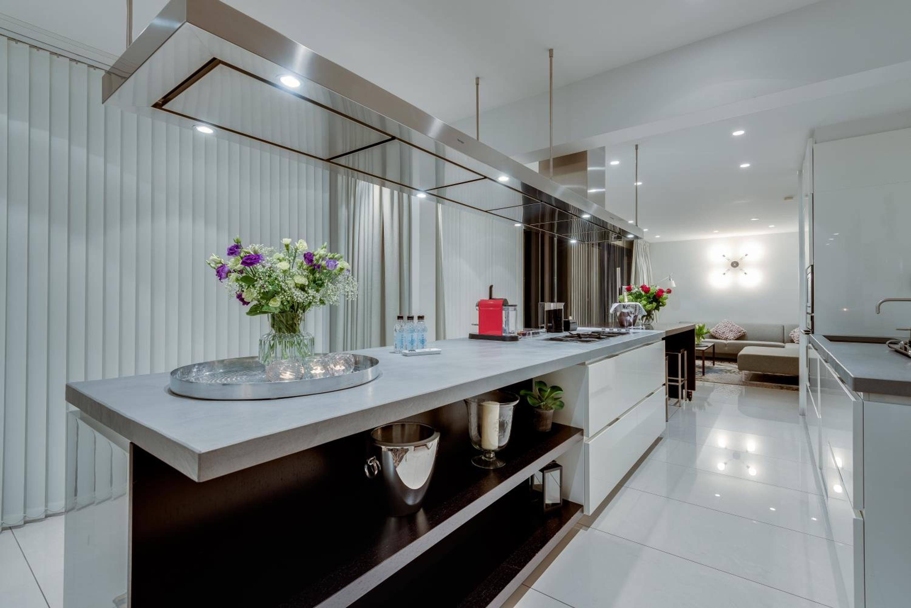 Penthouse Suite with Balcony - Photo 7