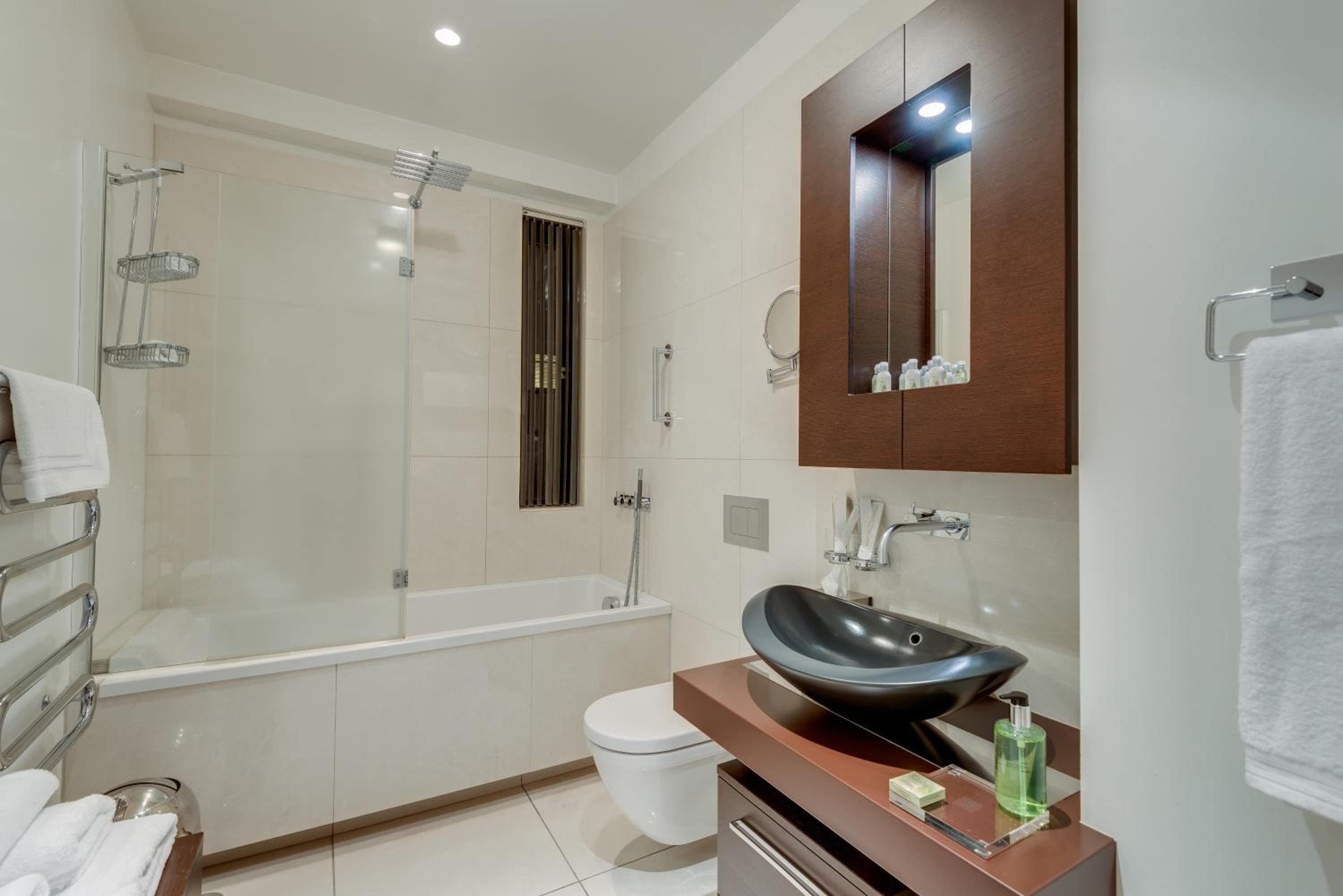 Penthouse Suite with Balcony - Photo 2