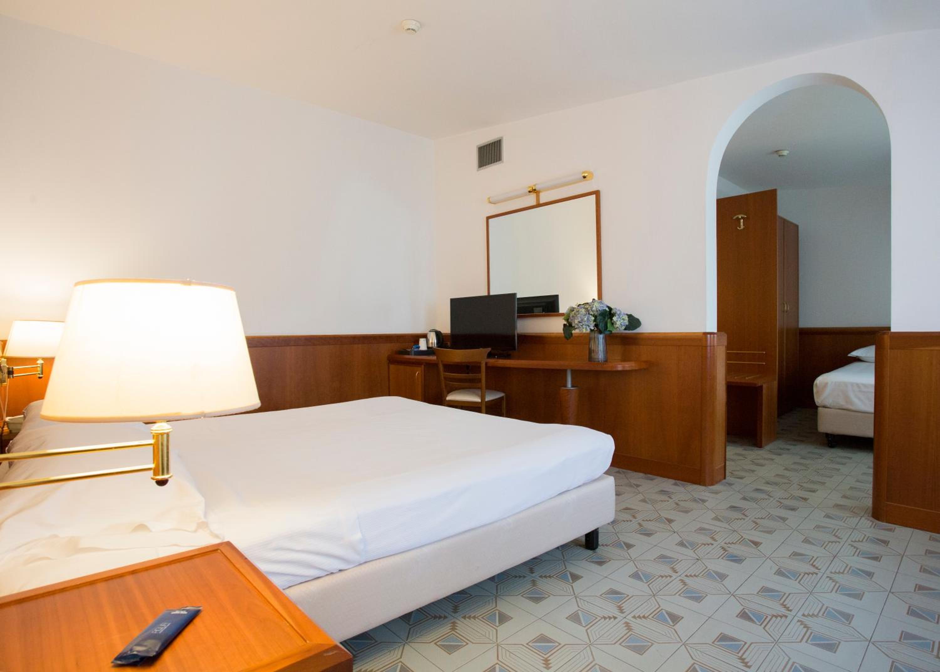 Classic Triple Room photo 2