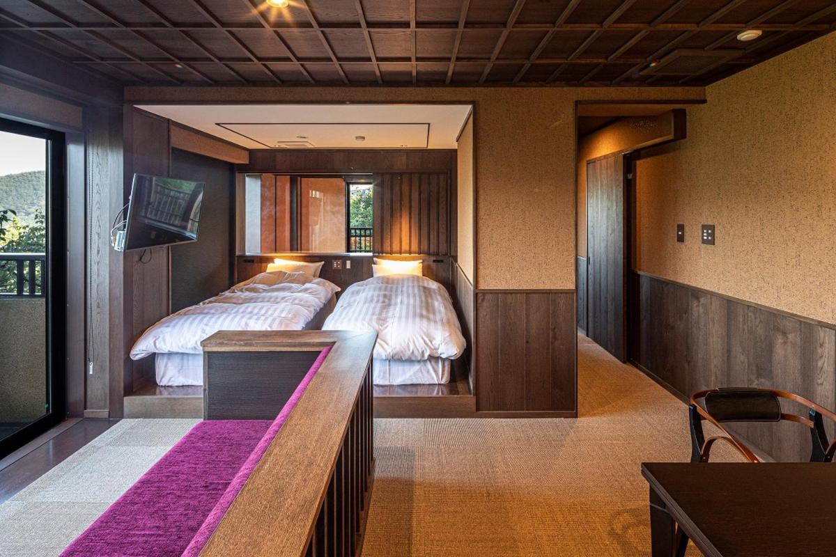Twin Room with Bathroom - Photo 4