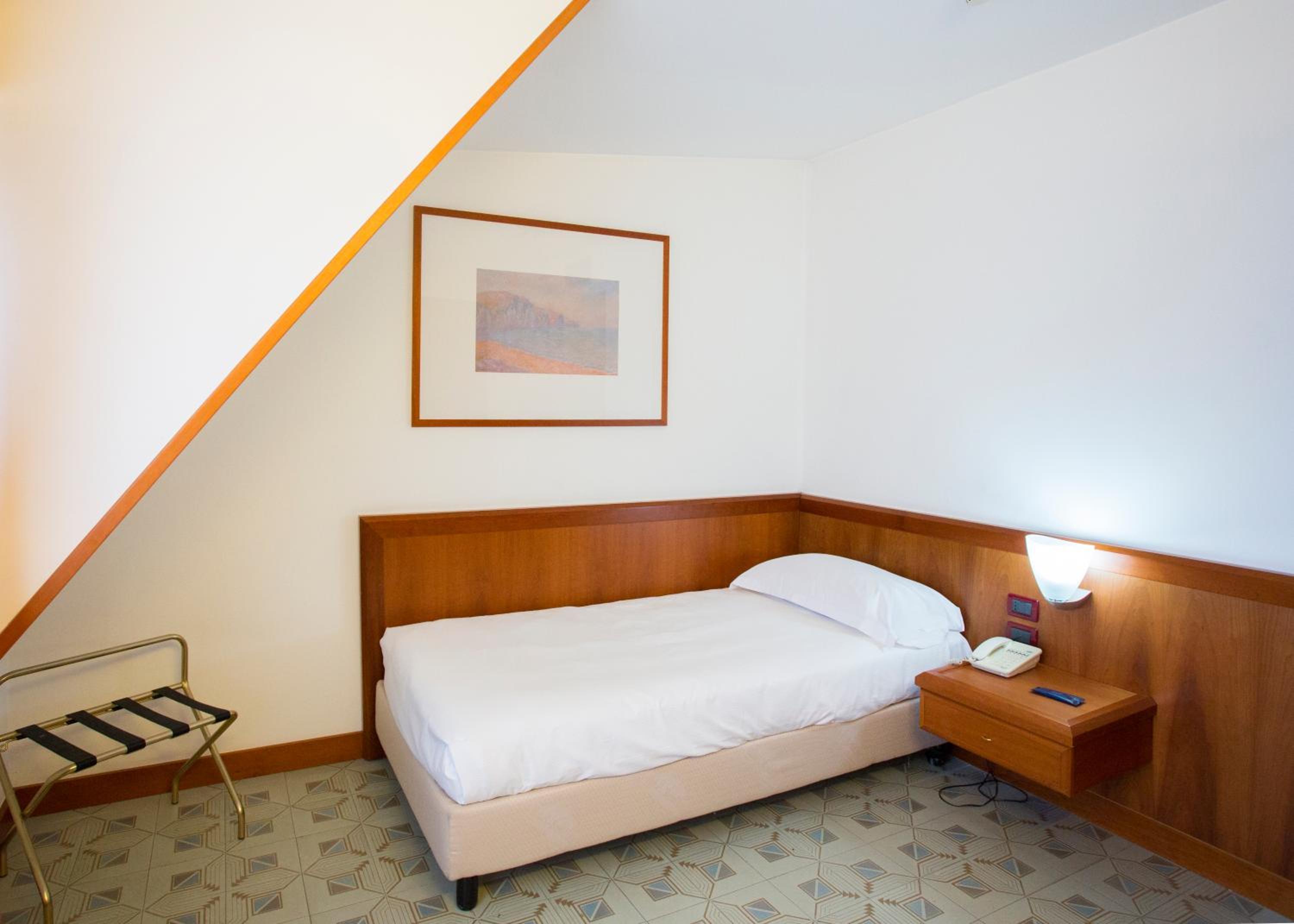 Single Room photo 3