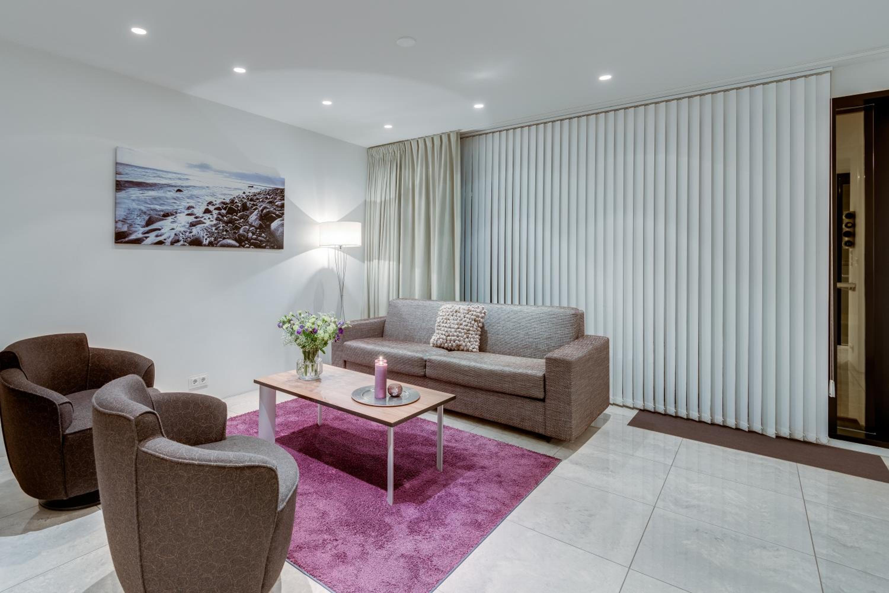 One-Bedroom Suite with Balcony - Photo 1