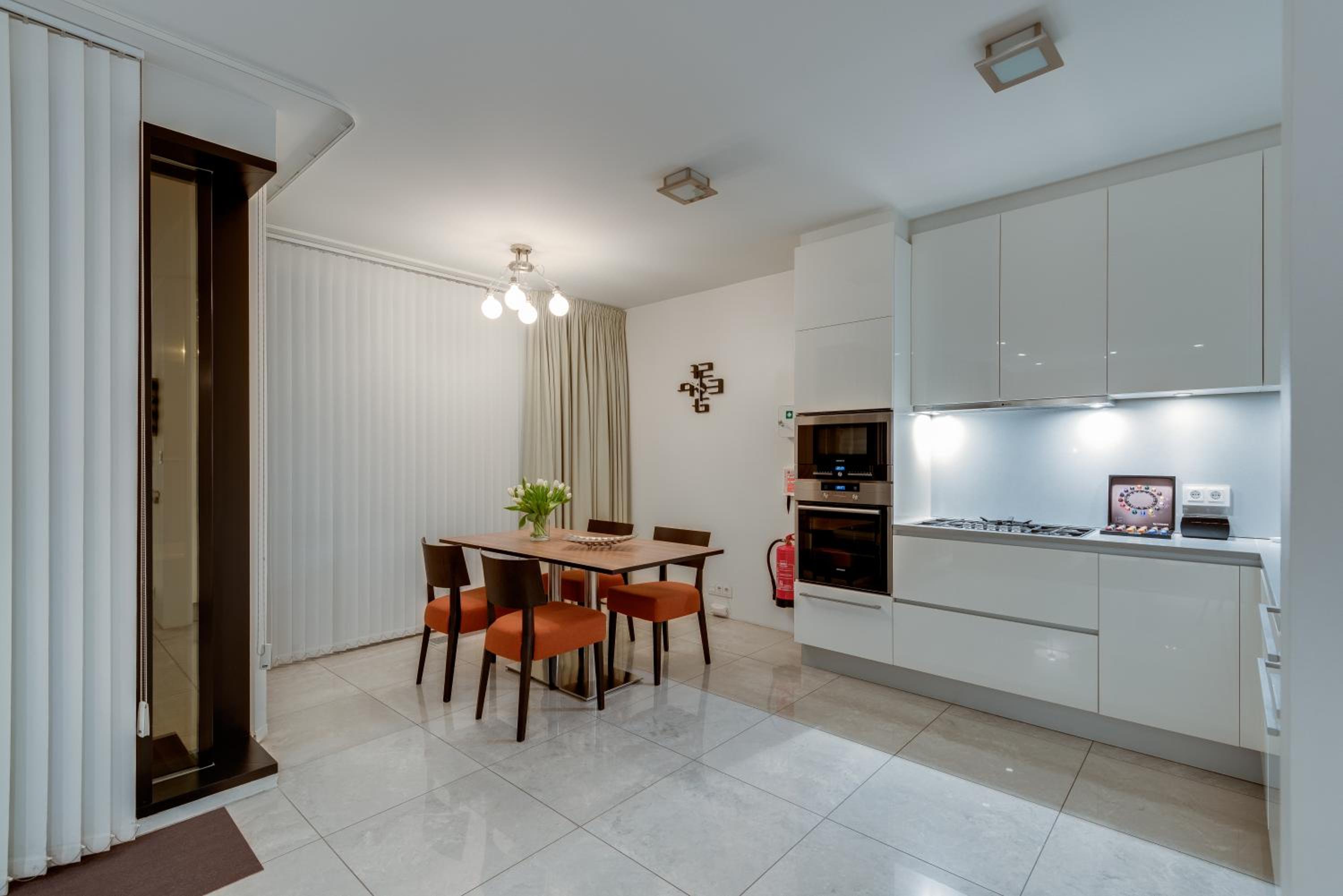 One-Bedroom Suite with Balcony - Photo 2