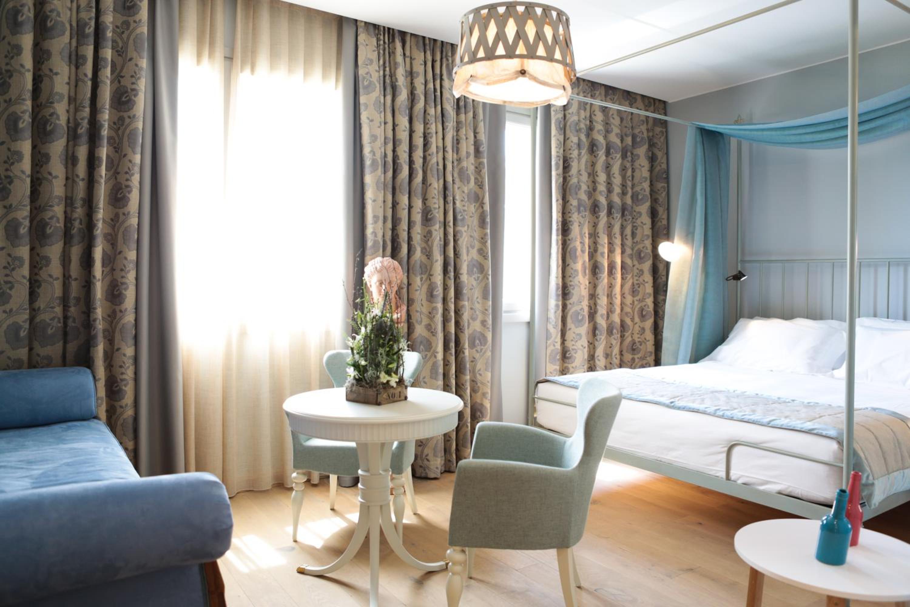 Triple Room with View thumbnail 6
