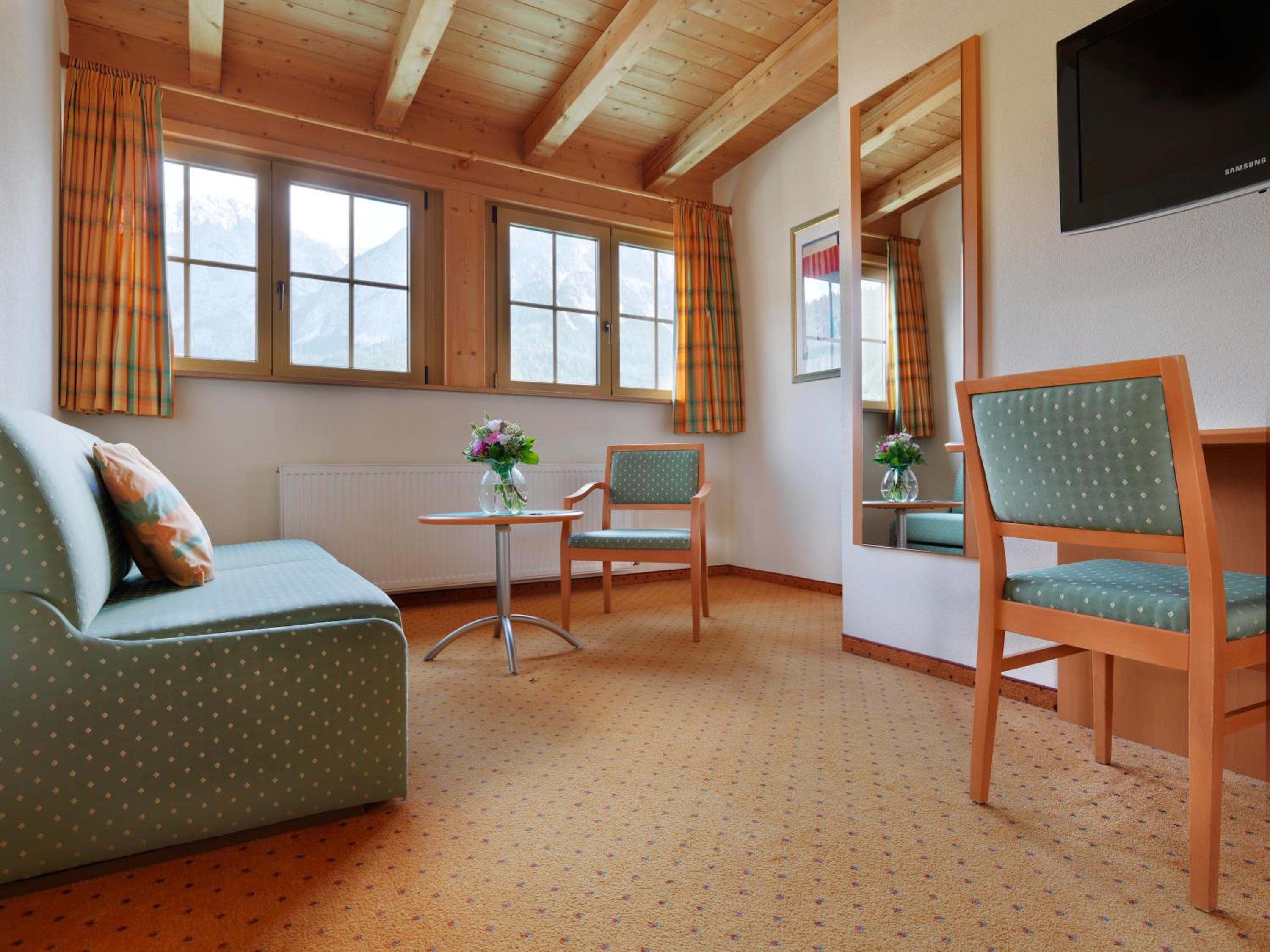Family Room - Photo 2