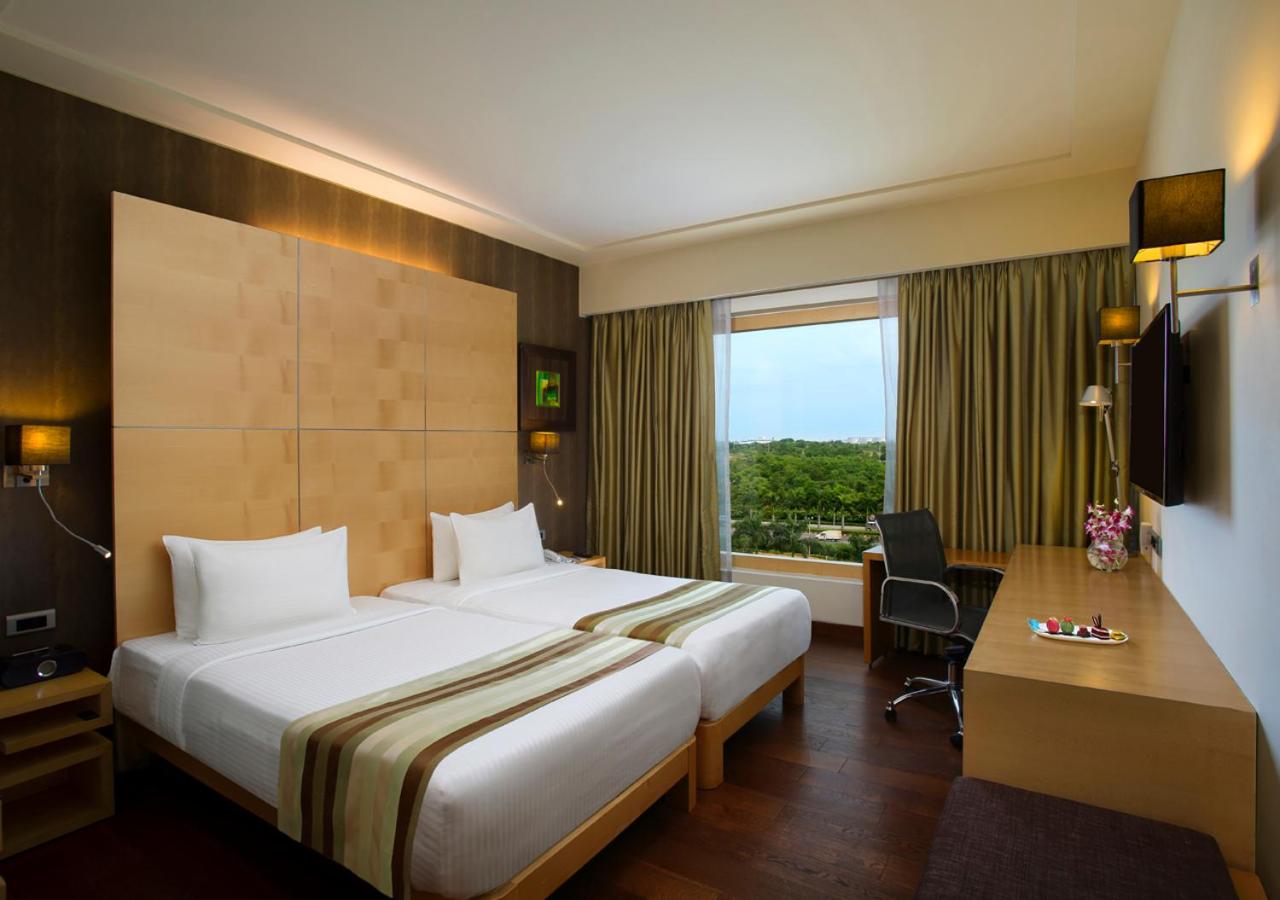 Premier Twin Beds with Pool View and Lounge Access – Happy Hours 6:30 PM to 8:30 PM Premier Twin Beds with Pool View and Lounge Access – Happy Hours 6:30 PM to 8:30 PM