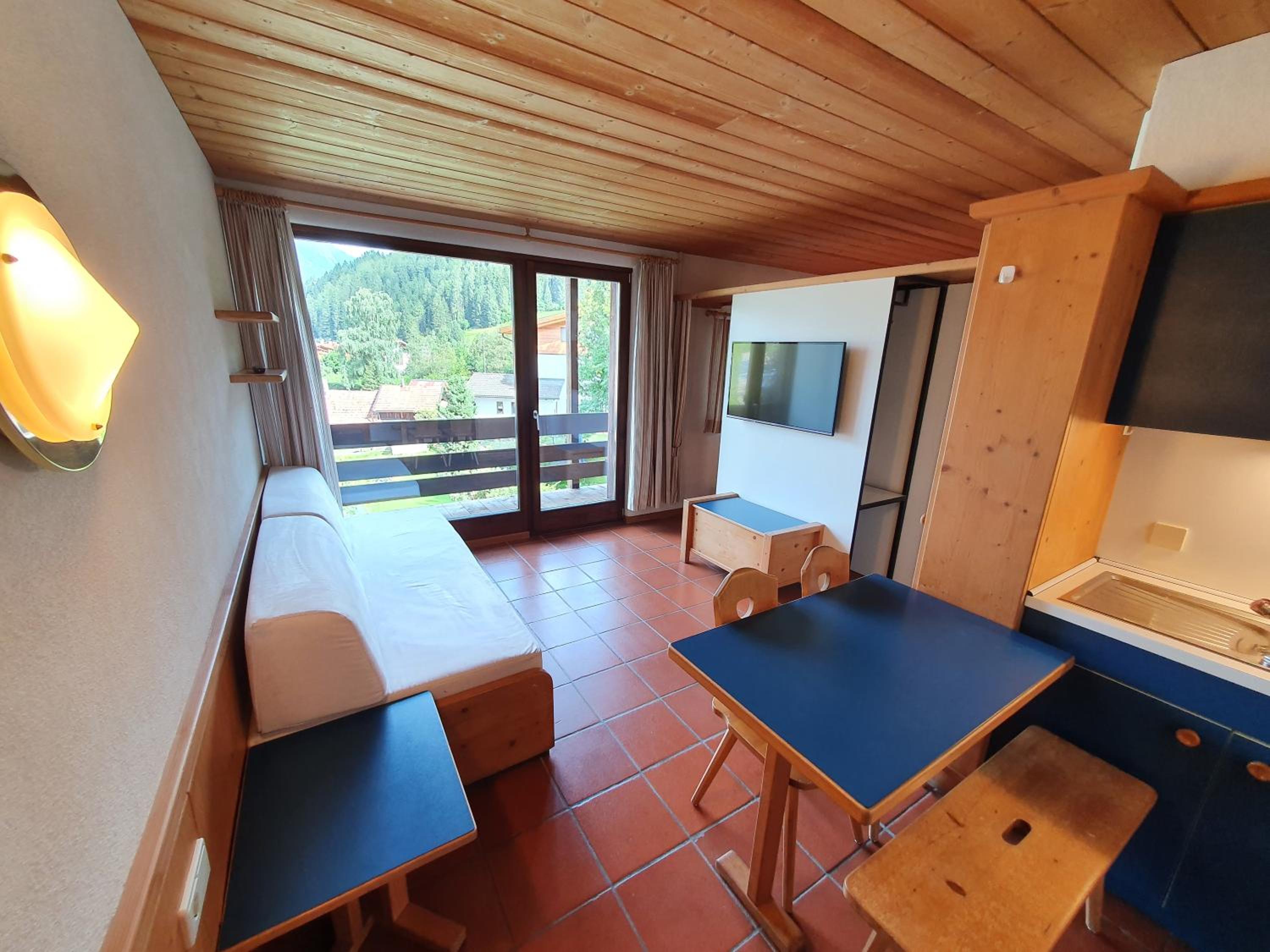 Studio with Balcony (2 Adults) photo 3
