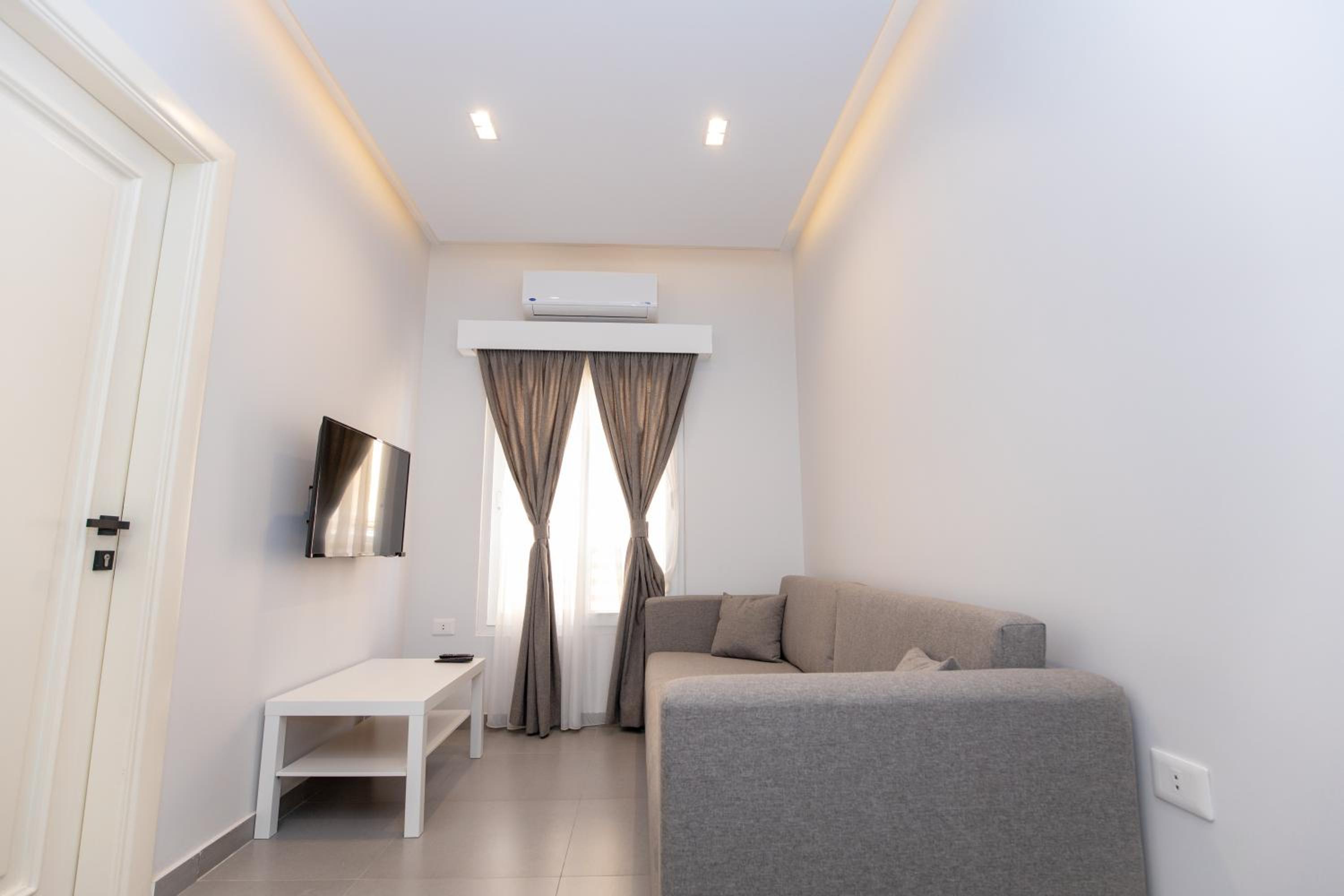 One-Bedroom Apartment - Photo 32