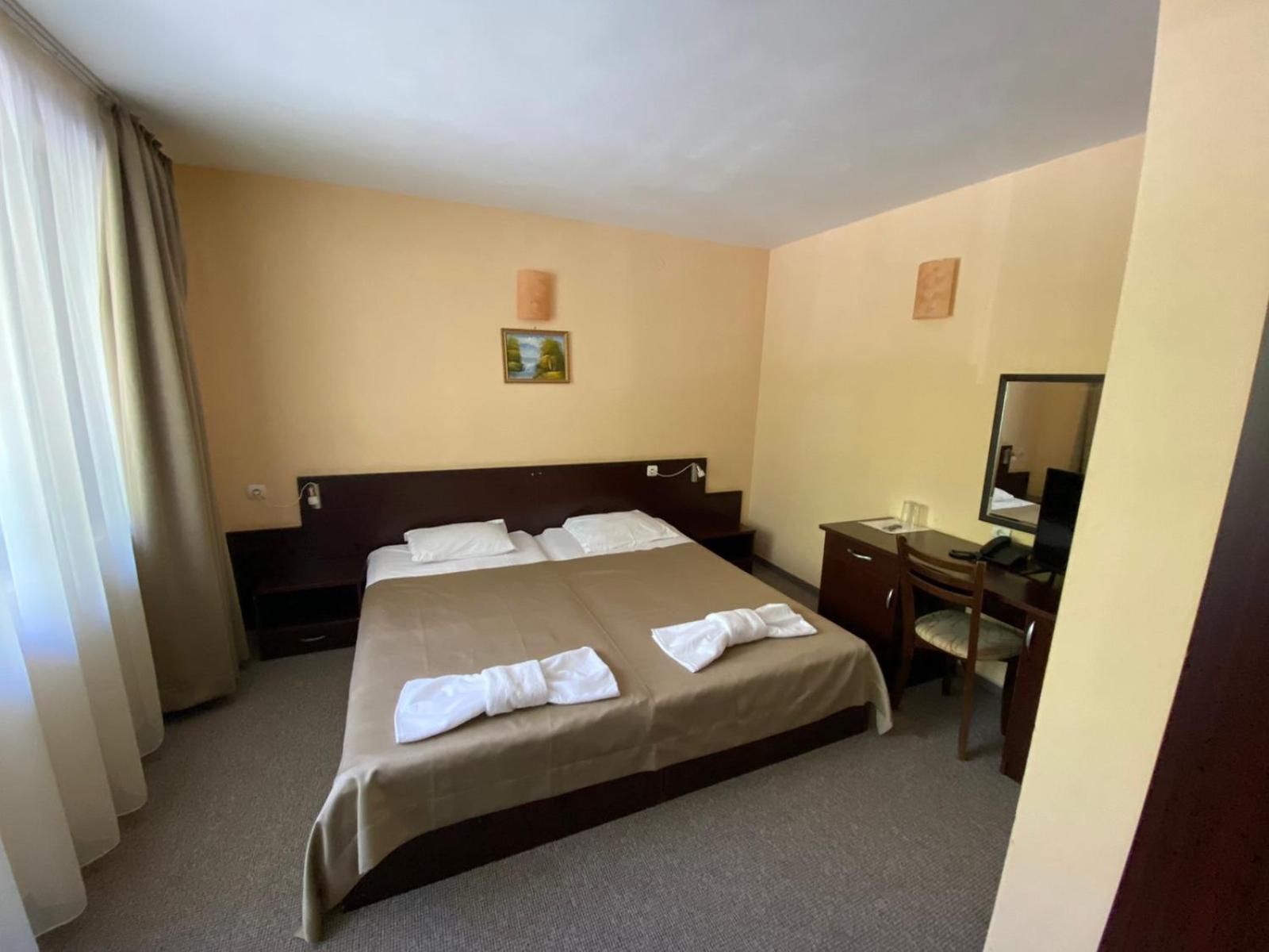Double Room with Mountain View - Photo 1