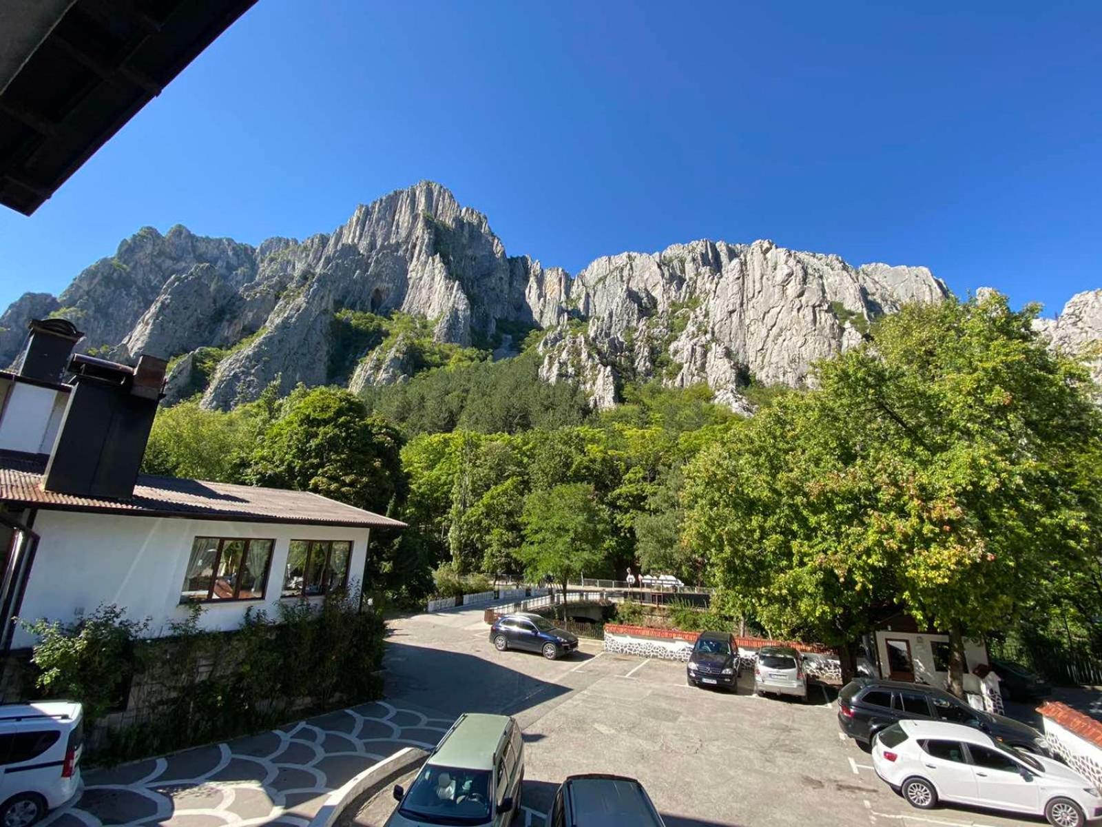 Double Room with Mountain View - Photo 2