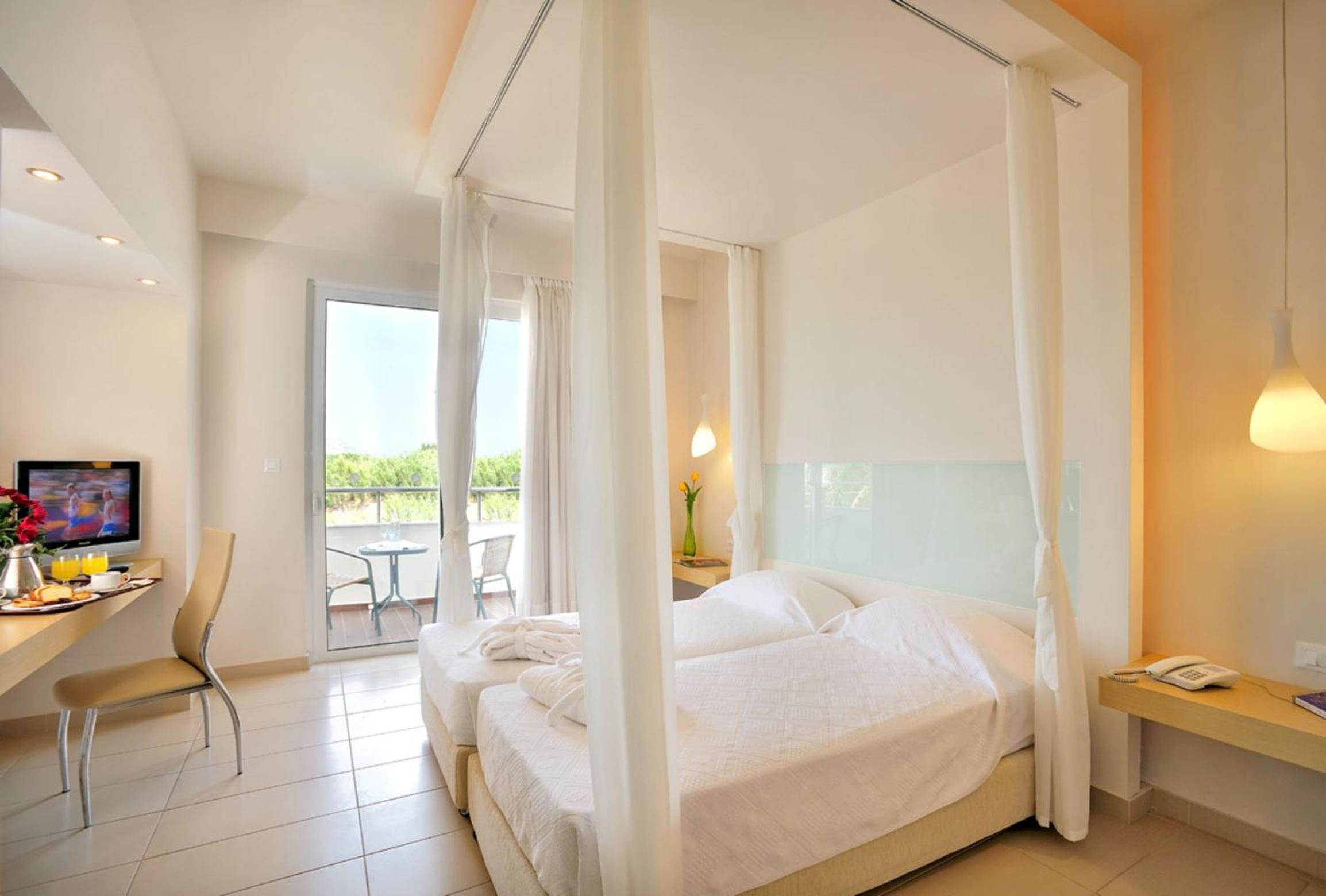 Family Suite with Side Sea View - Photo 1