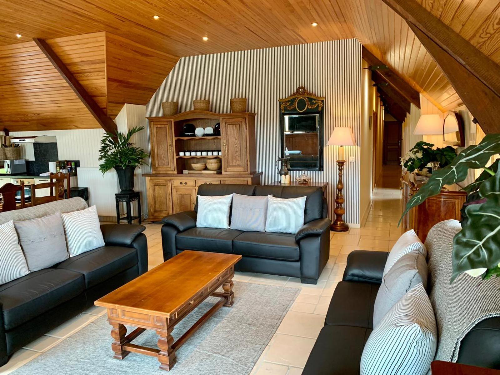 Four-Bedroom House photo 2