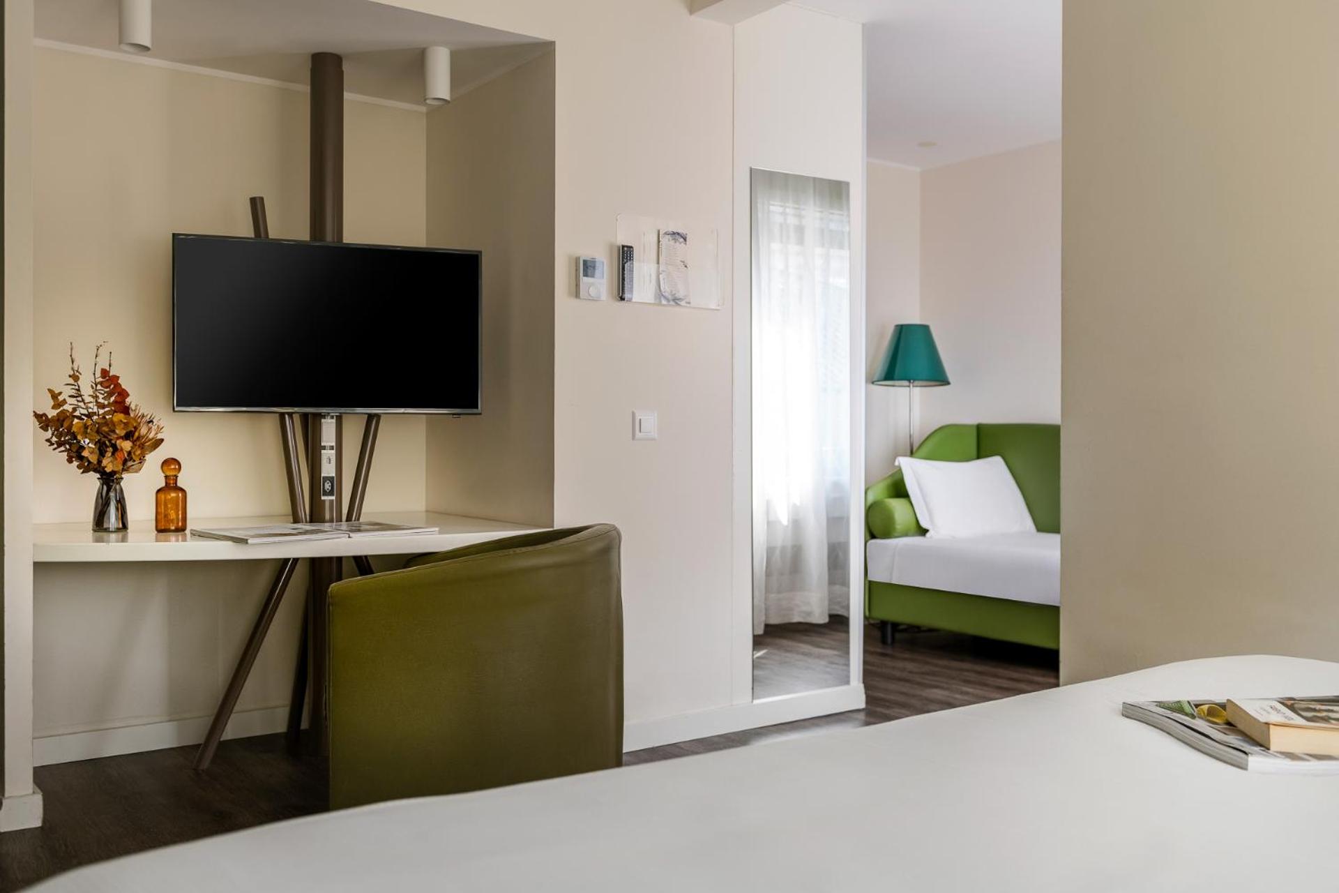 Comfort Double Room with Sofa Bed - Photo 1