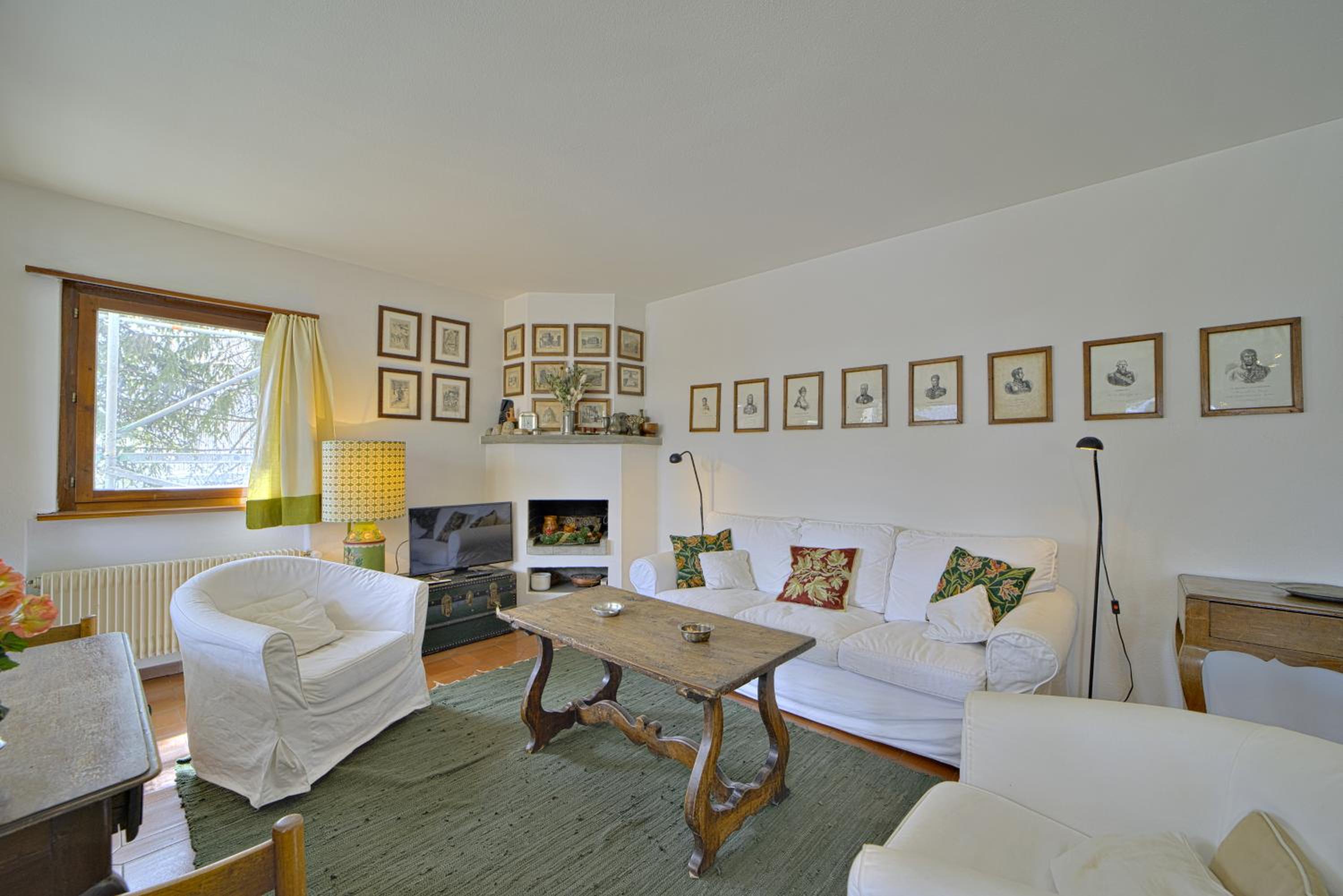 Three-Bedroom Apartment photo 2
