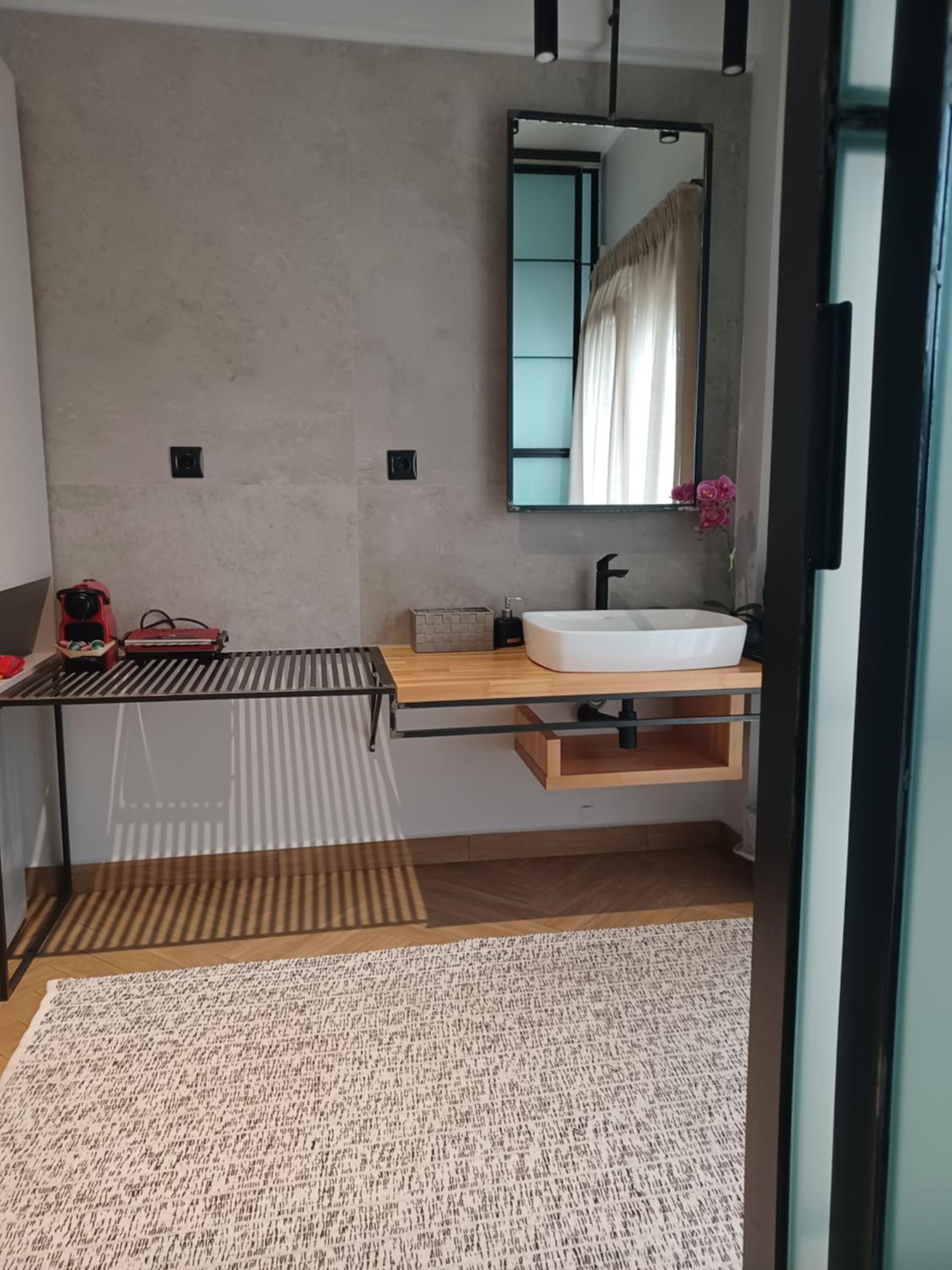 One-Bedroom Apartment - Photo 6