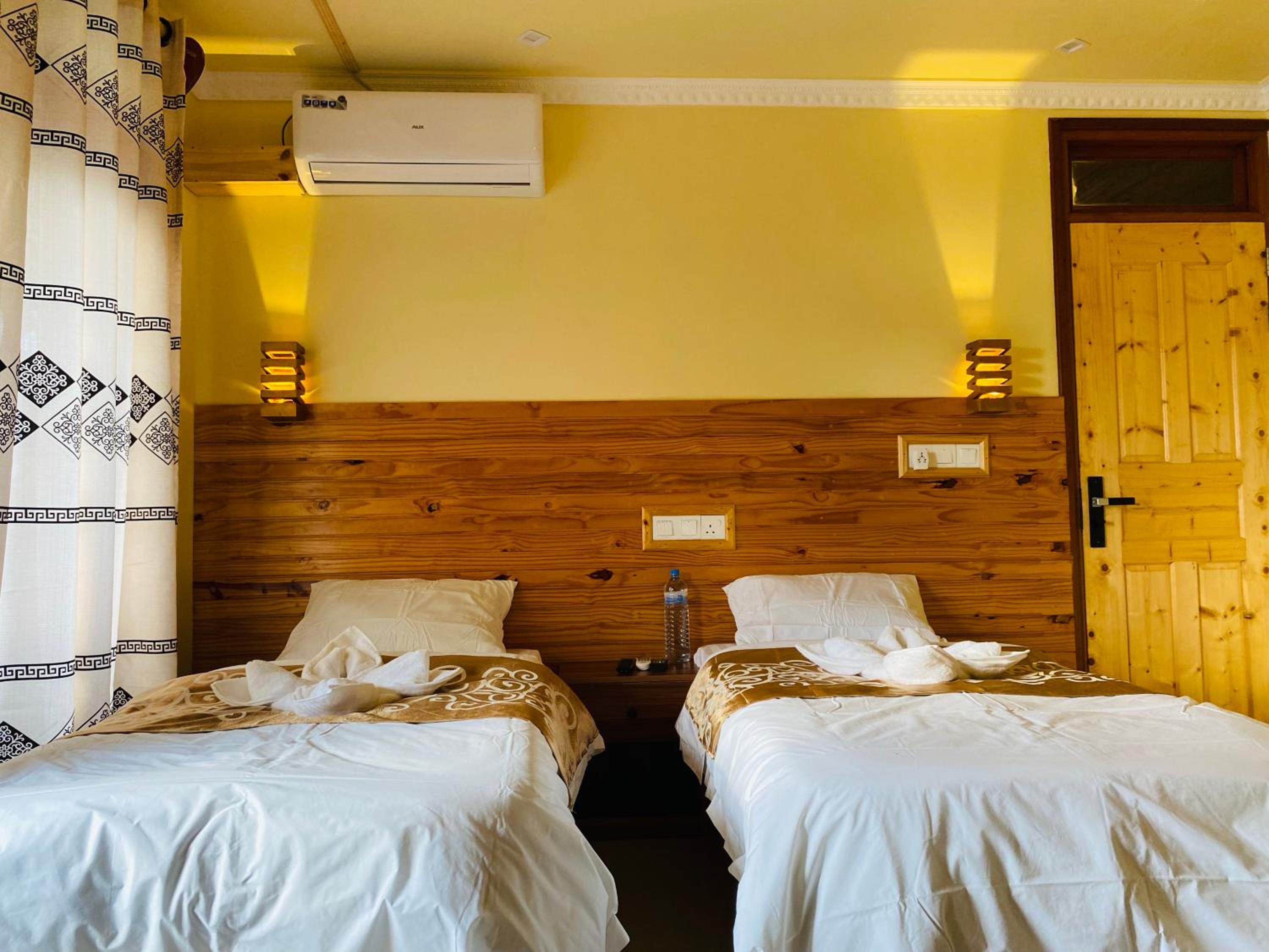 Deluxe Double Room with Balcony photo 3