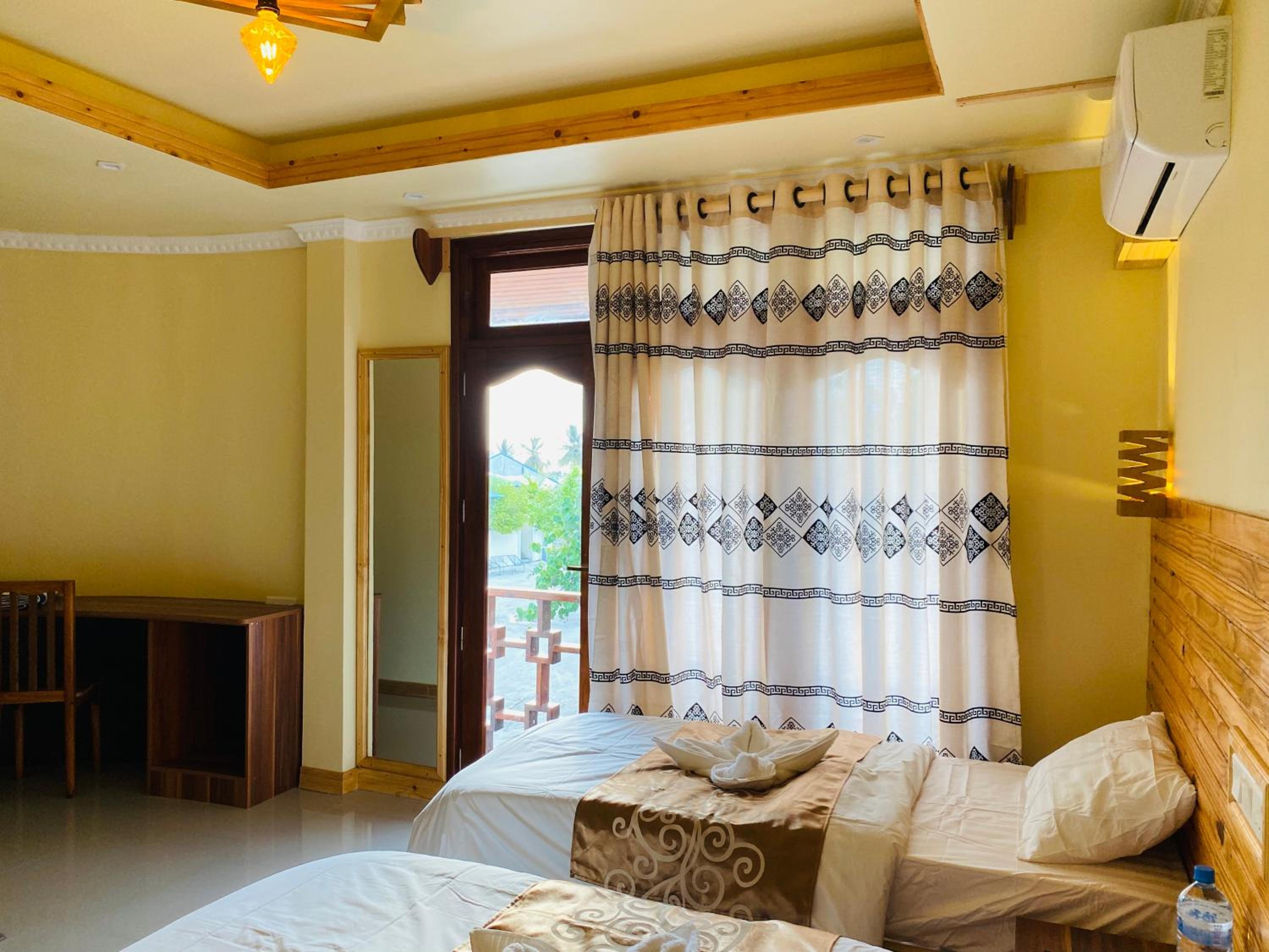 Deluxe Double Room with Balcony photo 1