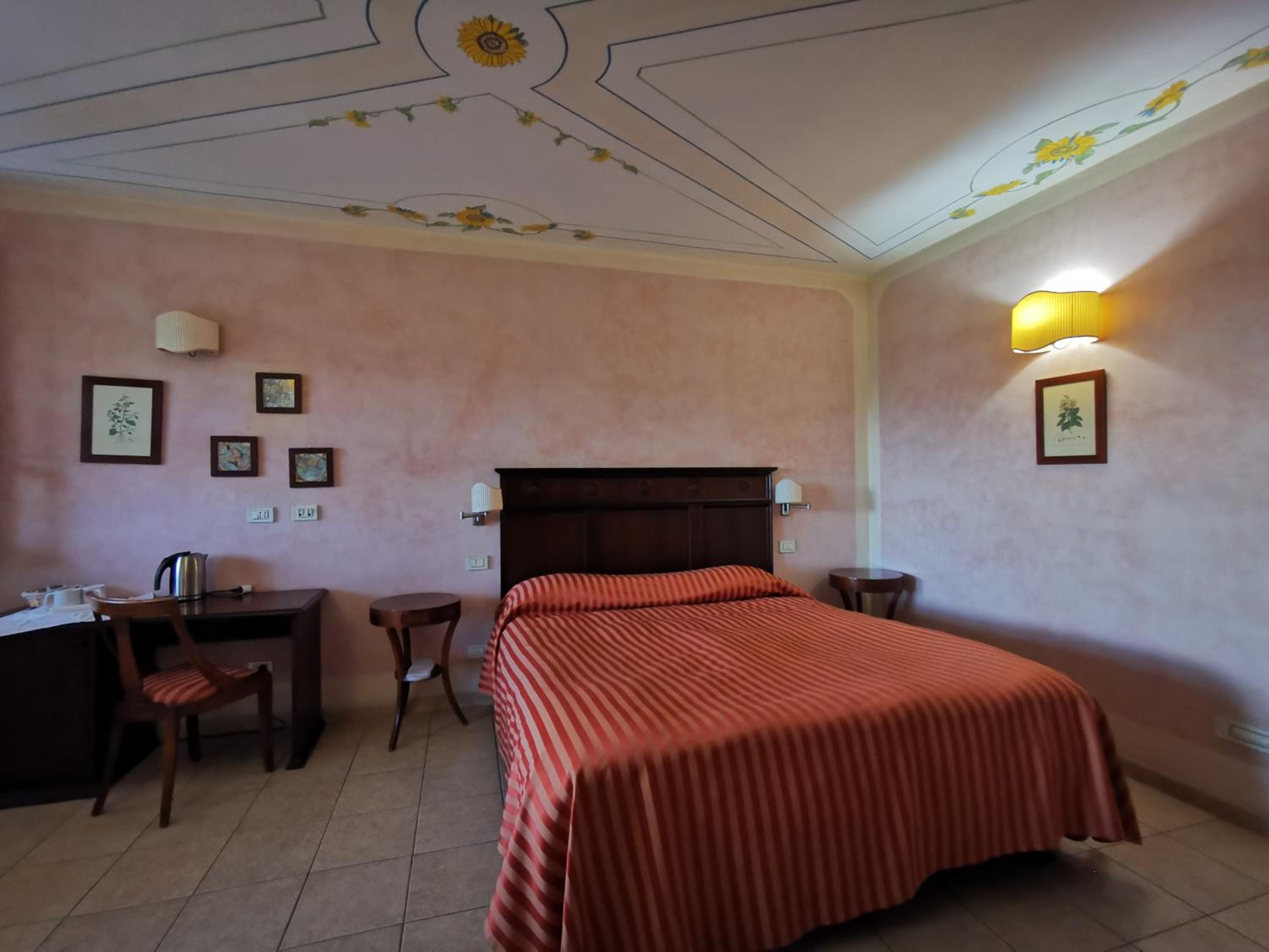 King Room with Balcony photo 1