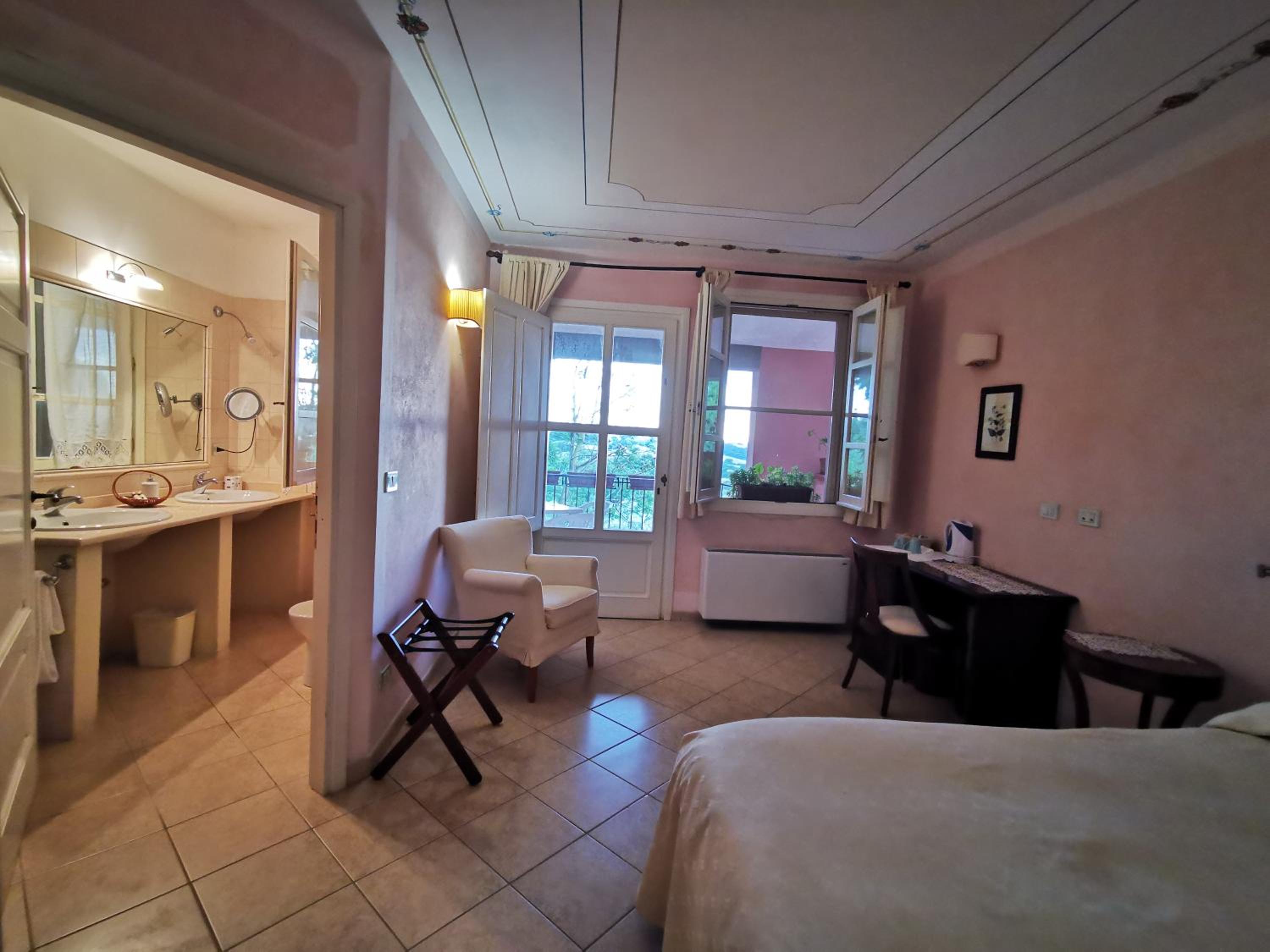 King Suite with Balcony photo 1