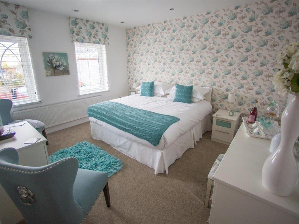 Twin Room with Private Bathroom photo 2