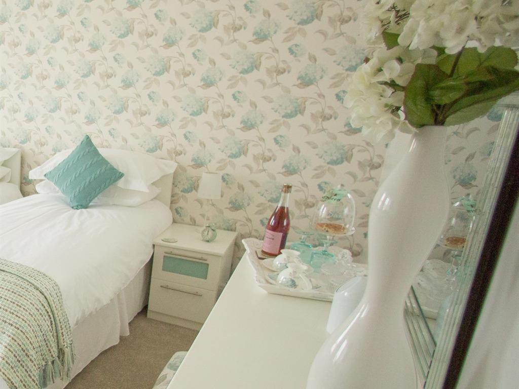 Twin Room with Private Bathroom photo 3