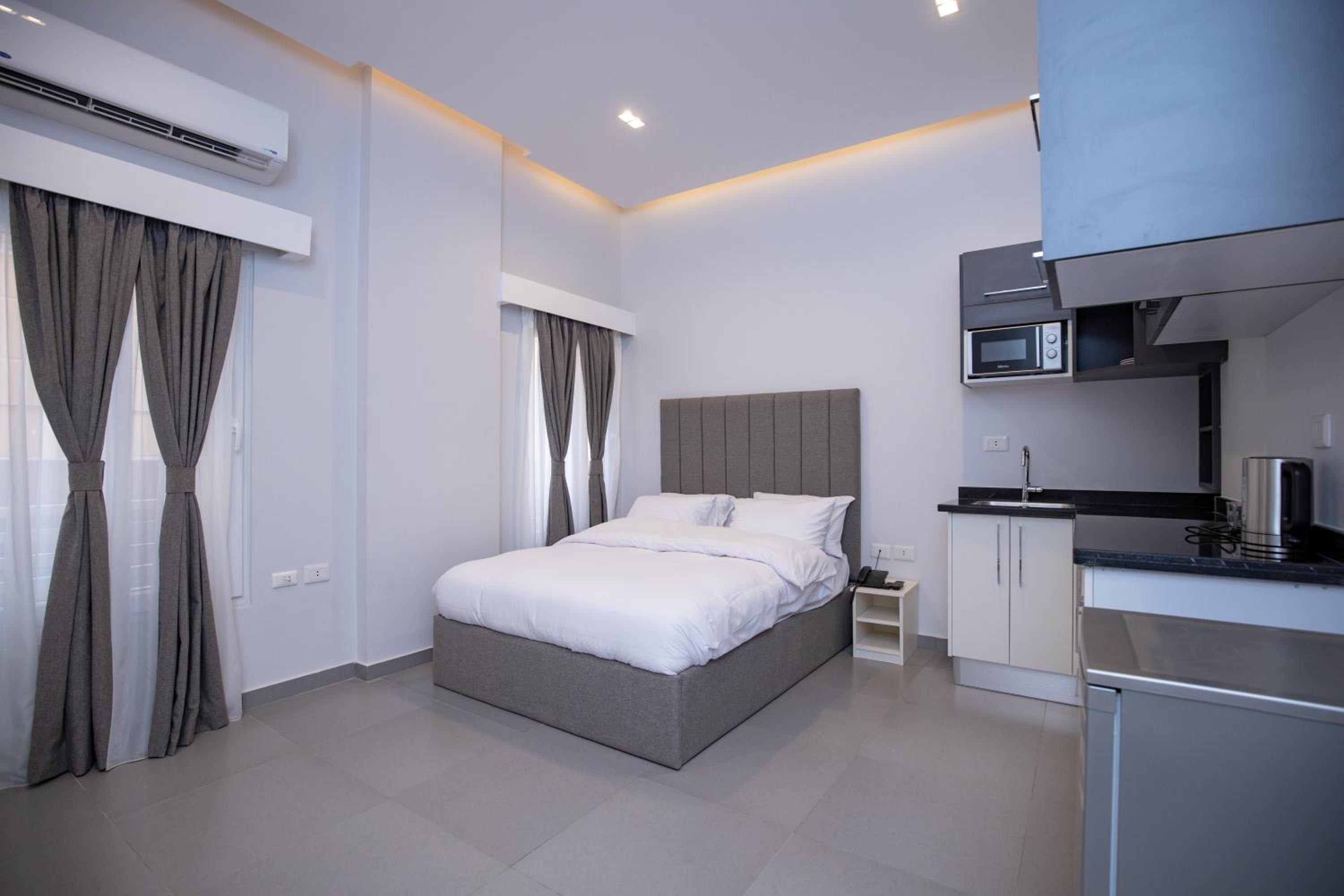 Deluxe Queen Room - Photo 31