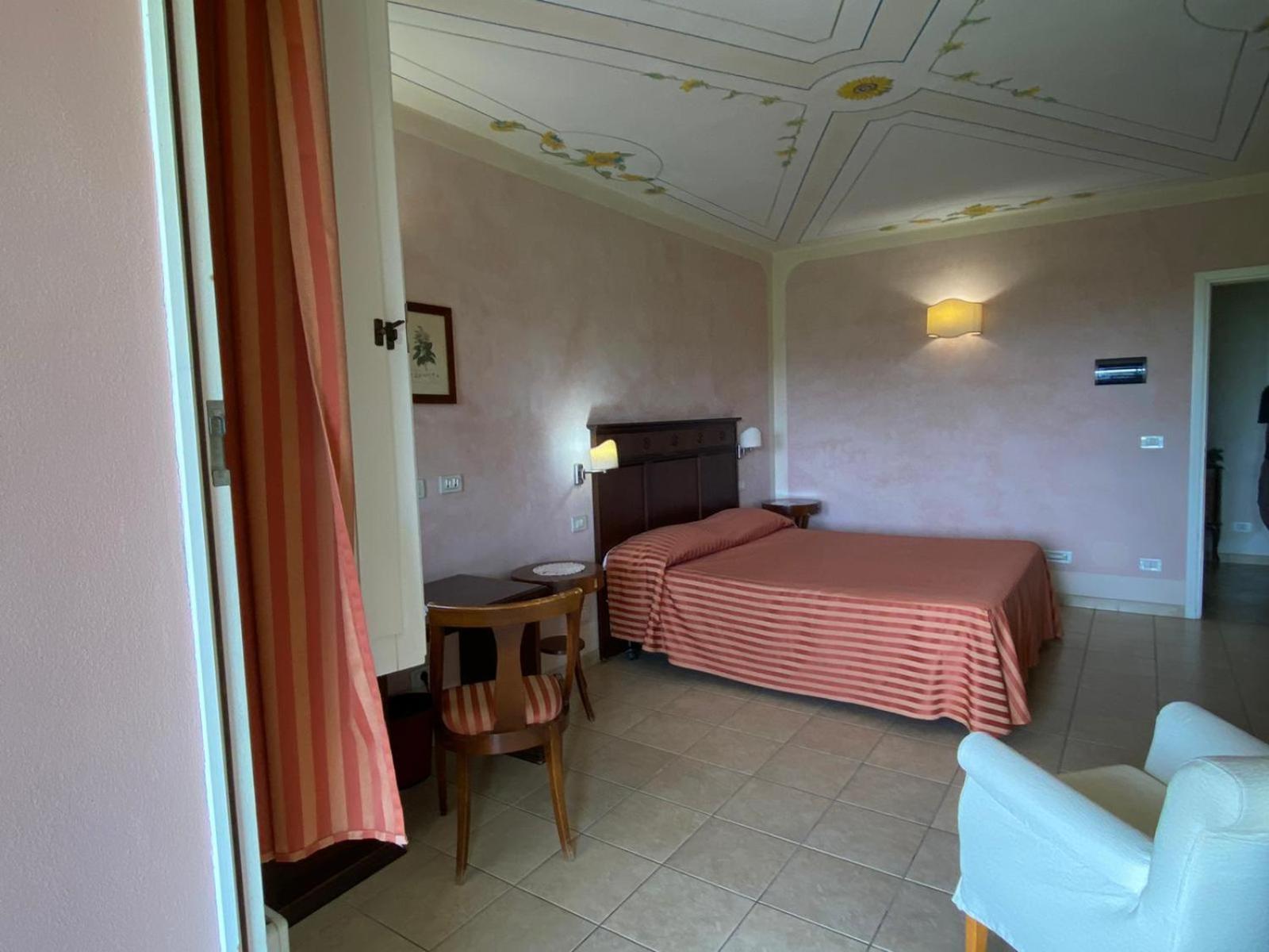 King Room with Balcony photo 2