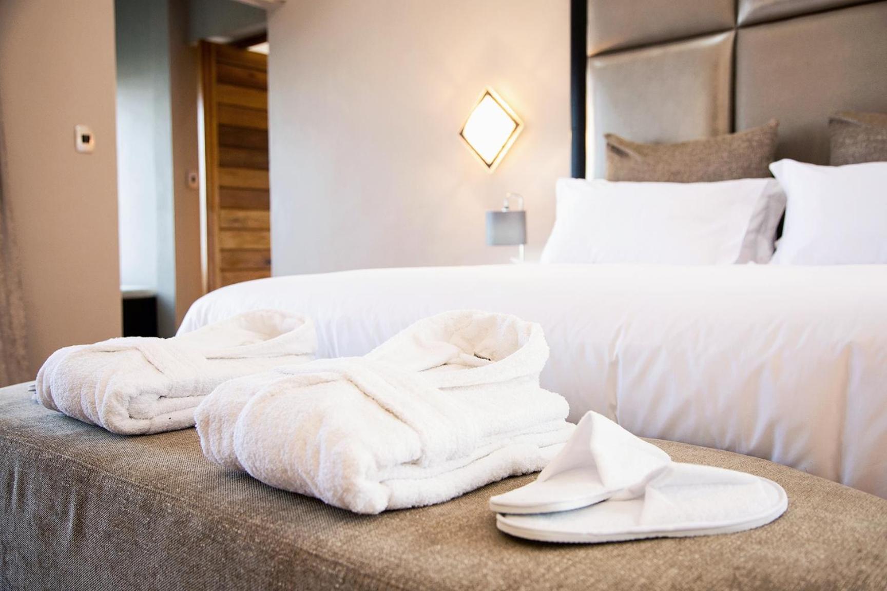 Superior King Room - Photo 7