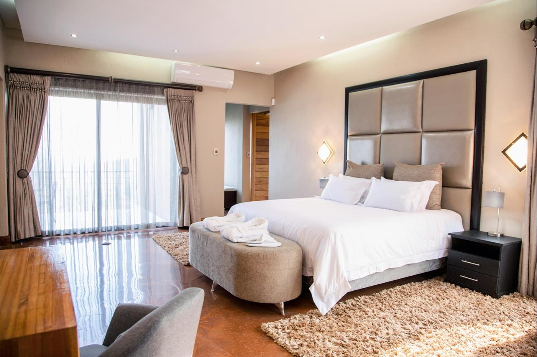 Superior King Room - Photo 10