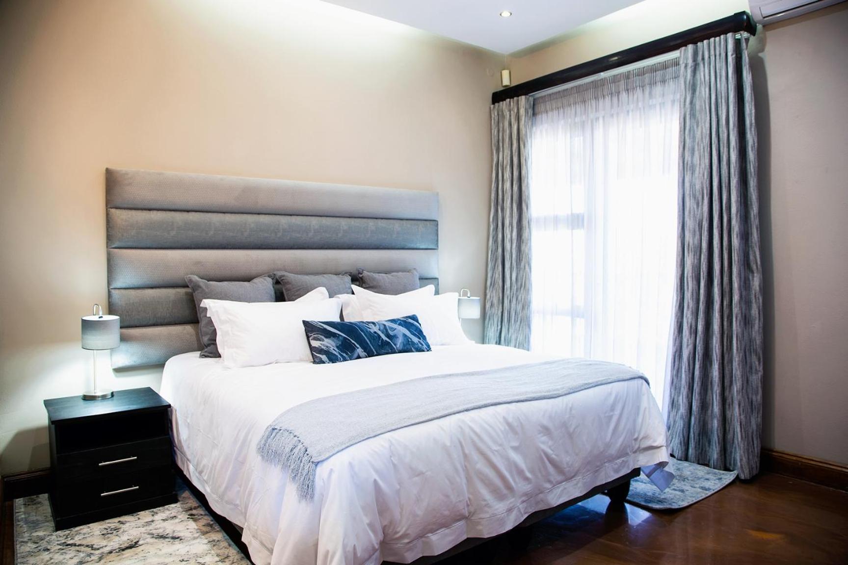 Deluxe Double Room with Balcony - Photo 3