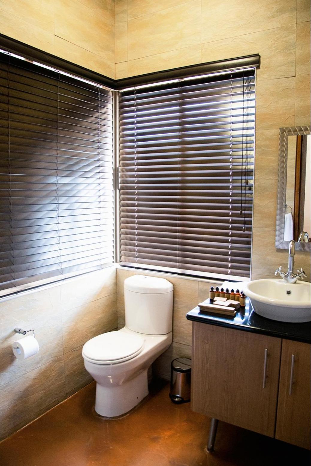 Deluxe Double Room with Balcony - Photo 8
