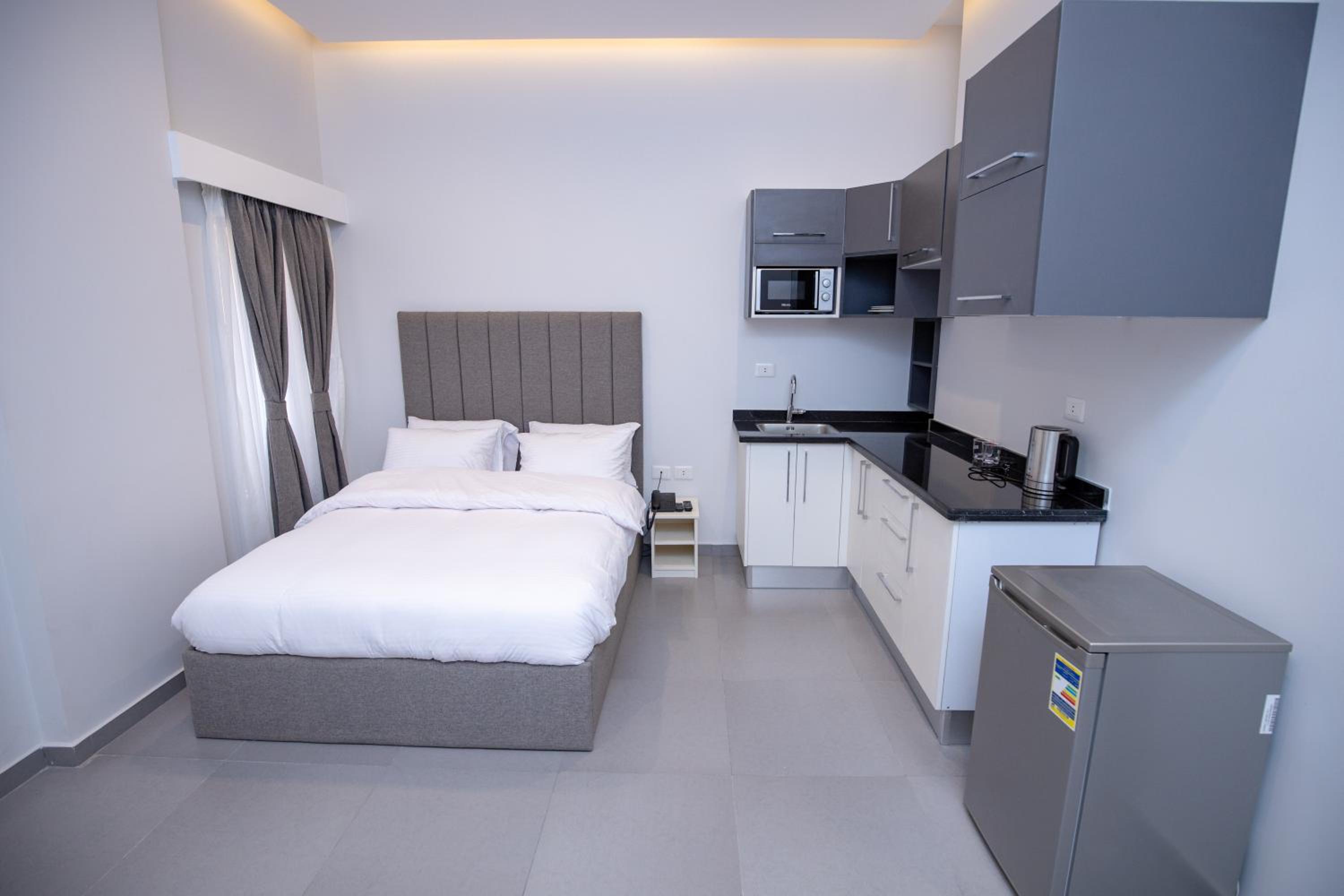 Deluxe Queen Room - Photo 35
