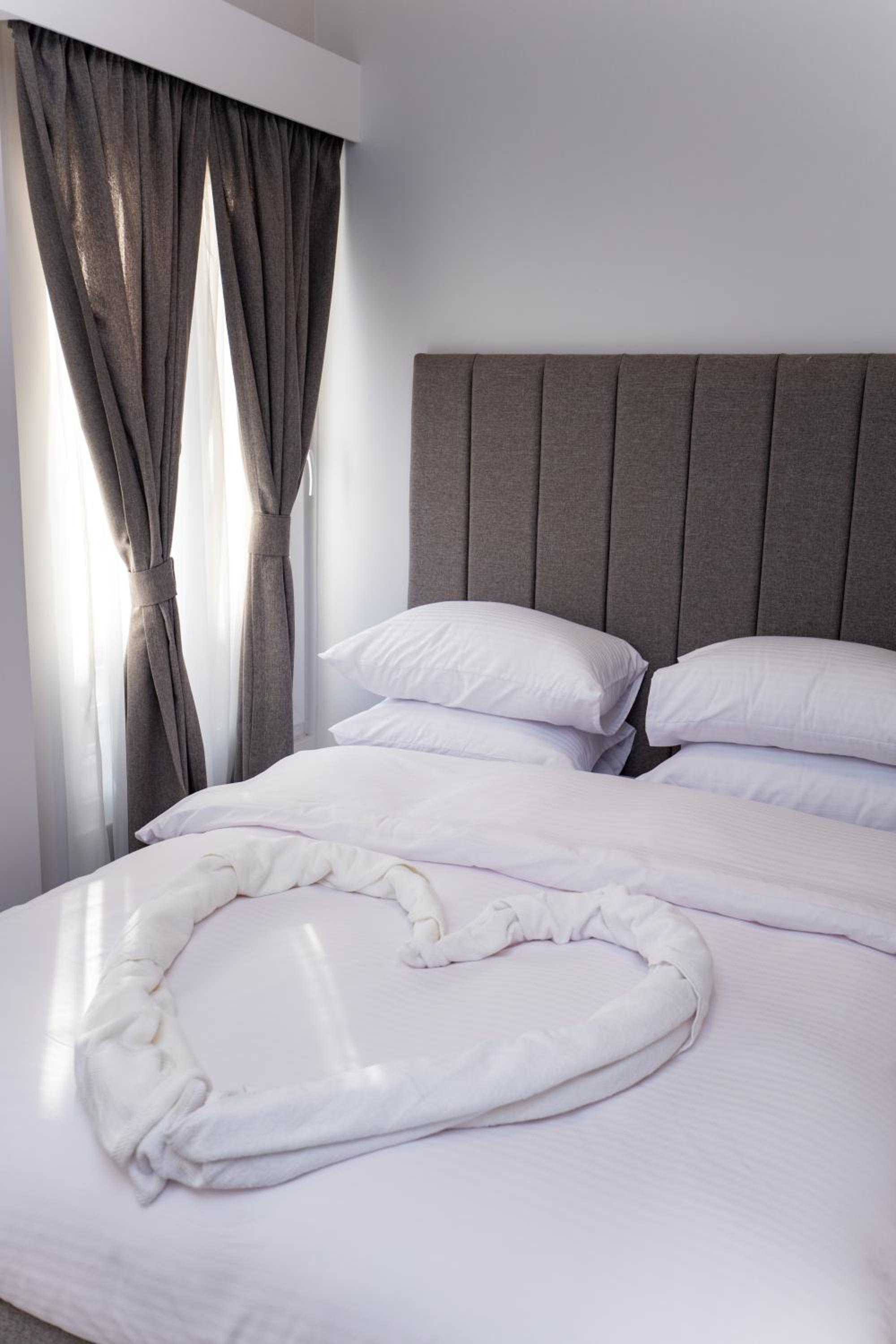 Deluxe Queen Room - Photo 1