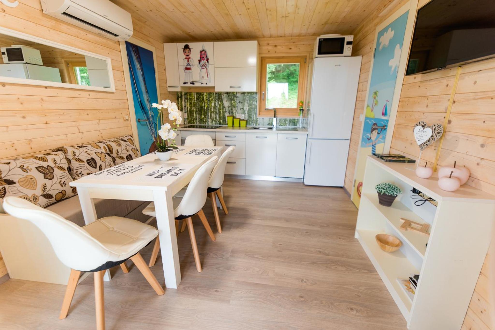Mobile Home - Photo 10
