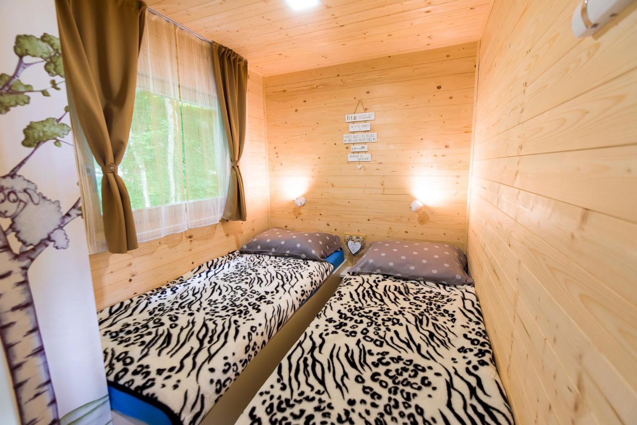 Mobile Home - Photo 5