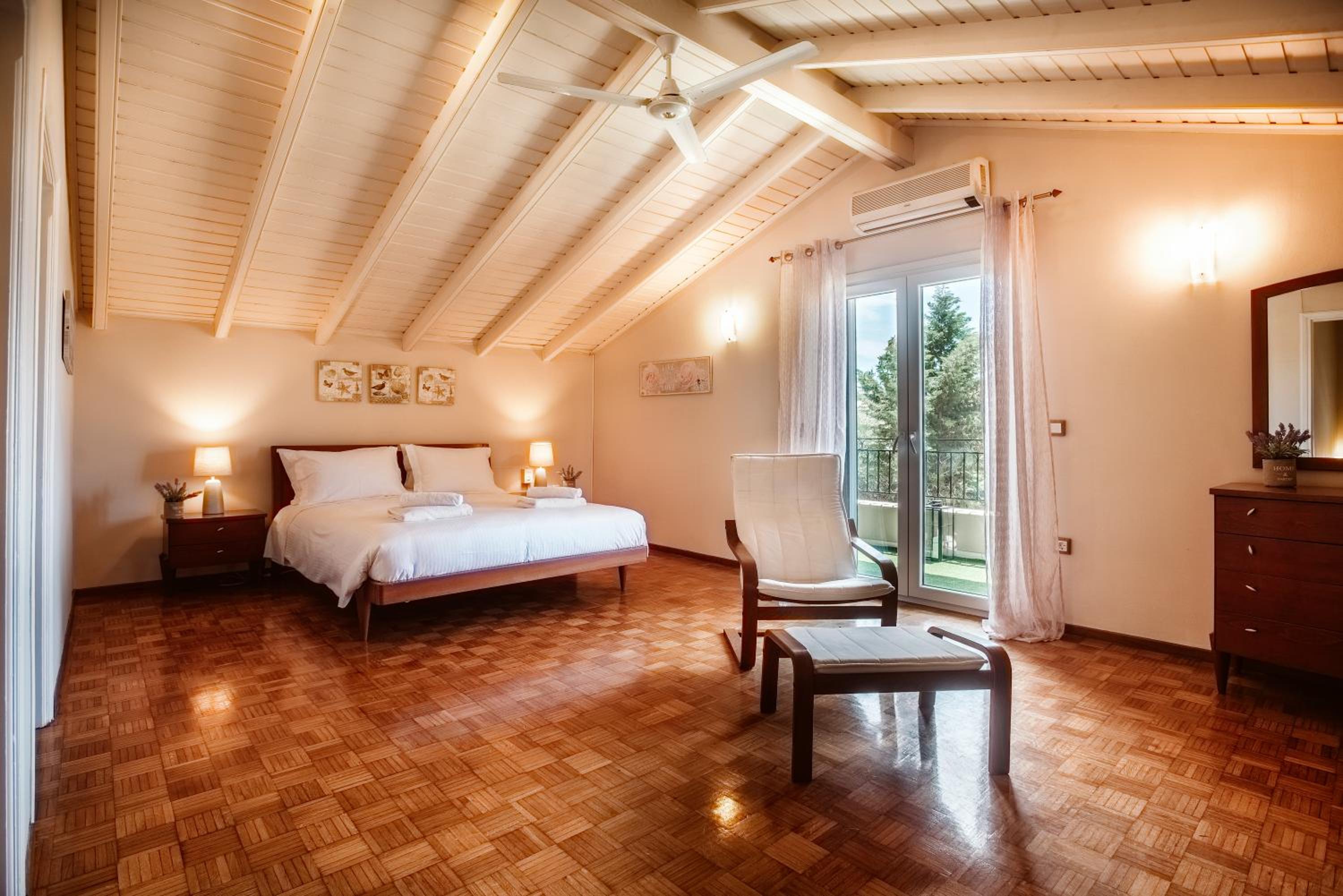Private Villa with Heated (Apr - mid Jun, mid Sep - Nov) Swimming Pool and Hot Tub