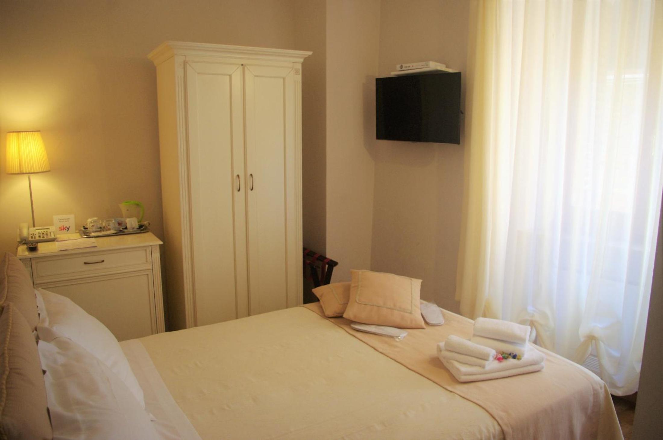 Small Double Room photo 3