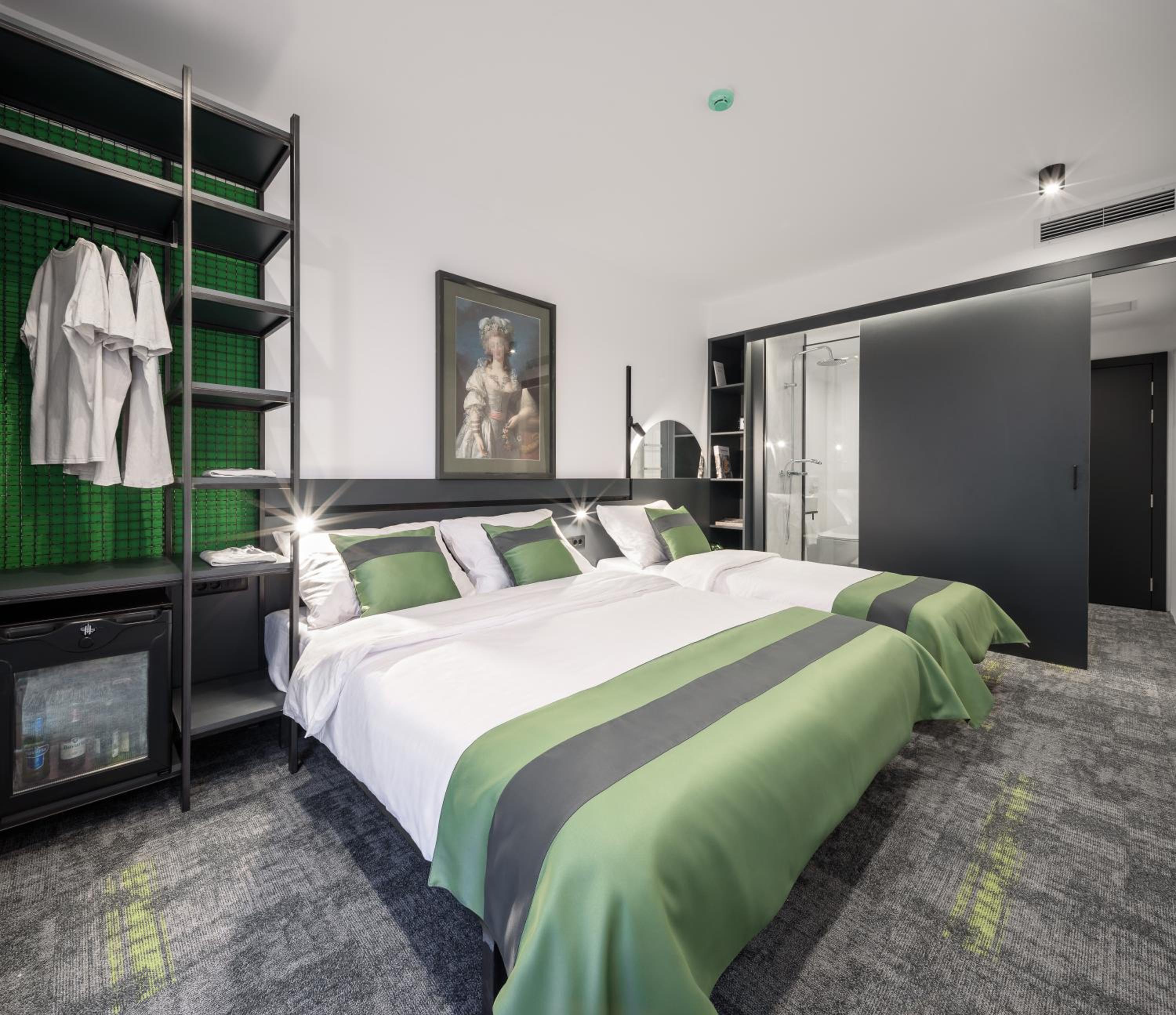 Standard Triple Room with Free Spa Access - Photo 1