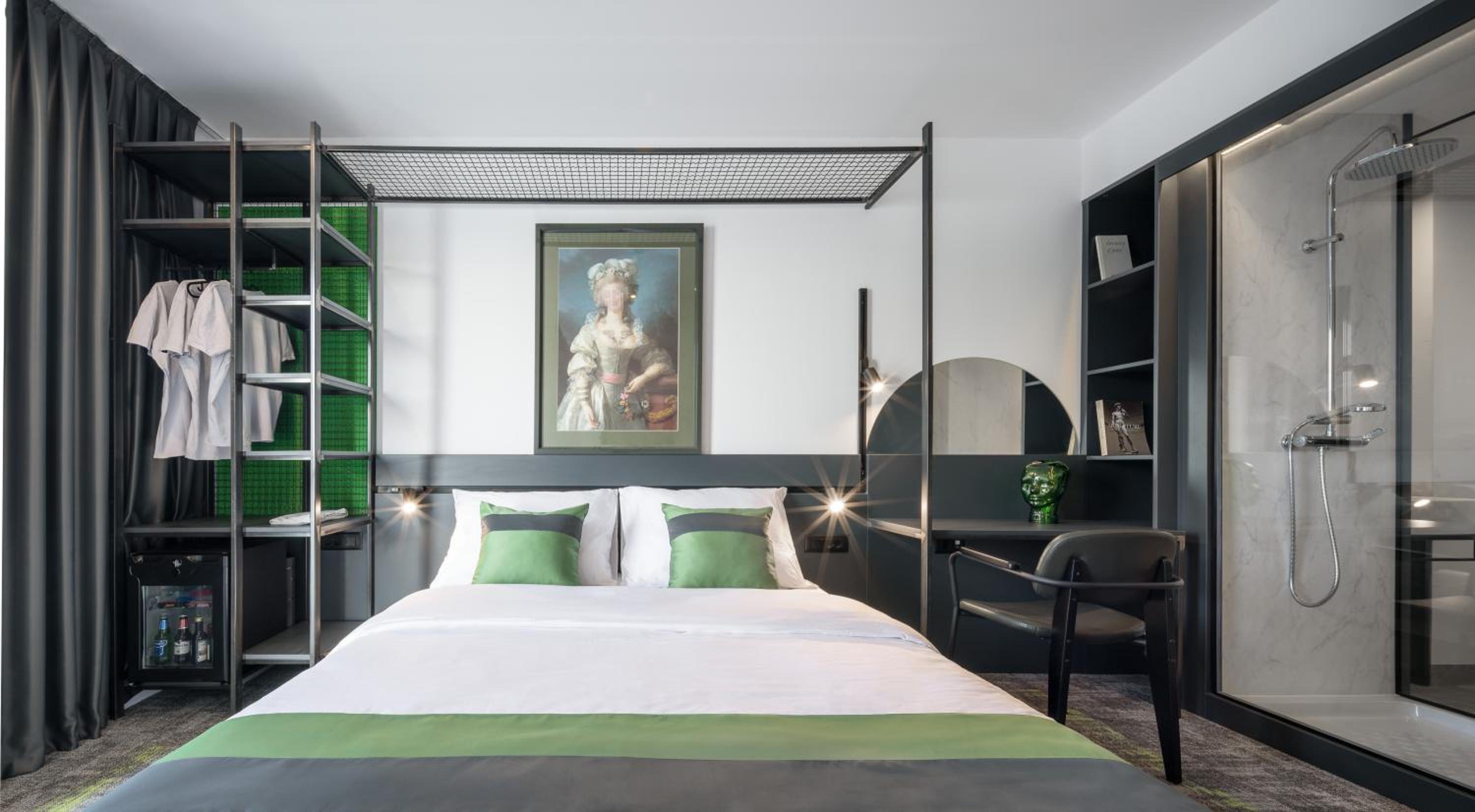 Double or Twin Room with River View - Photo 4