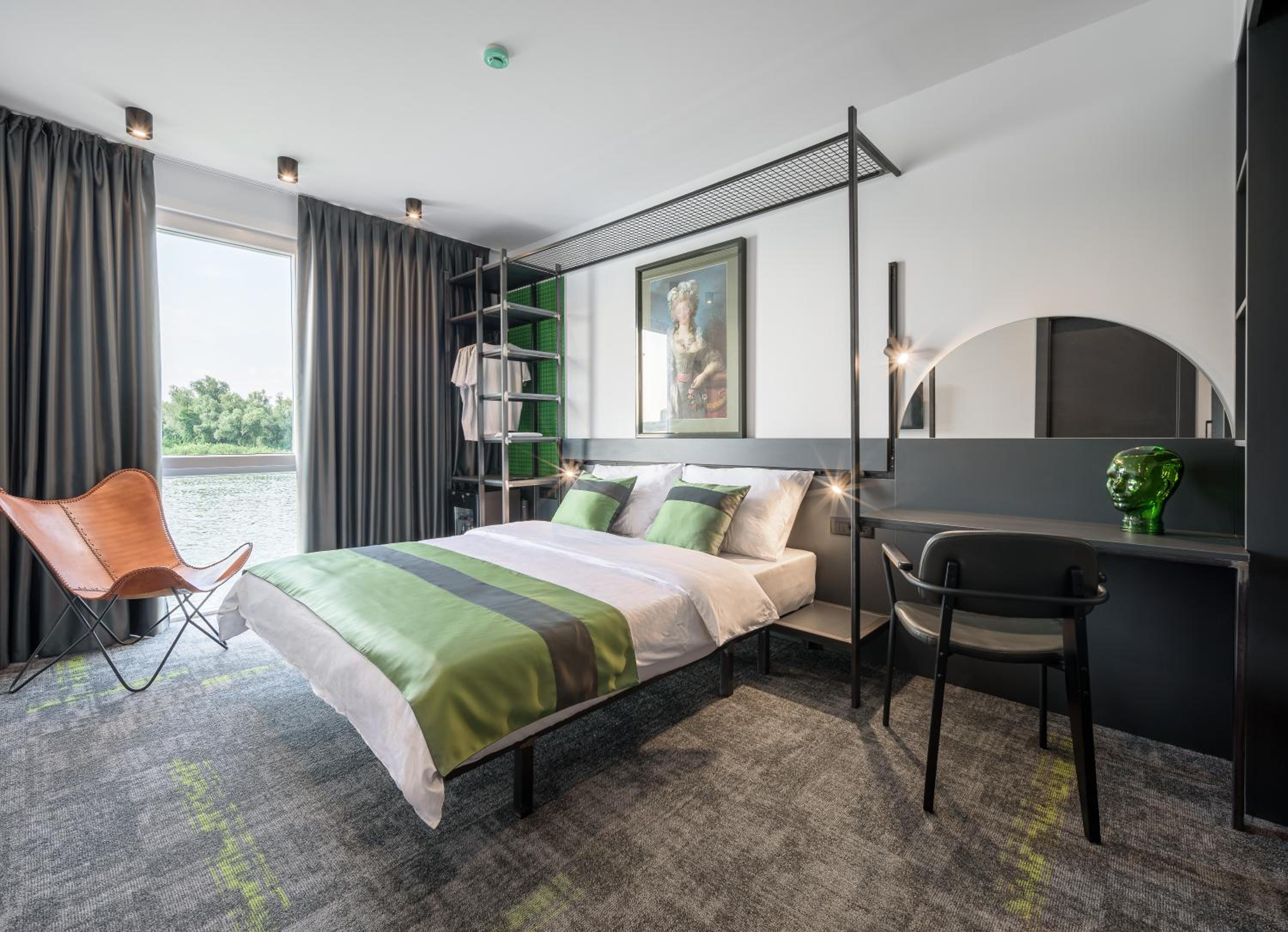 Double or Twin Room with River View - Photo 1