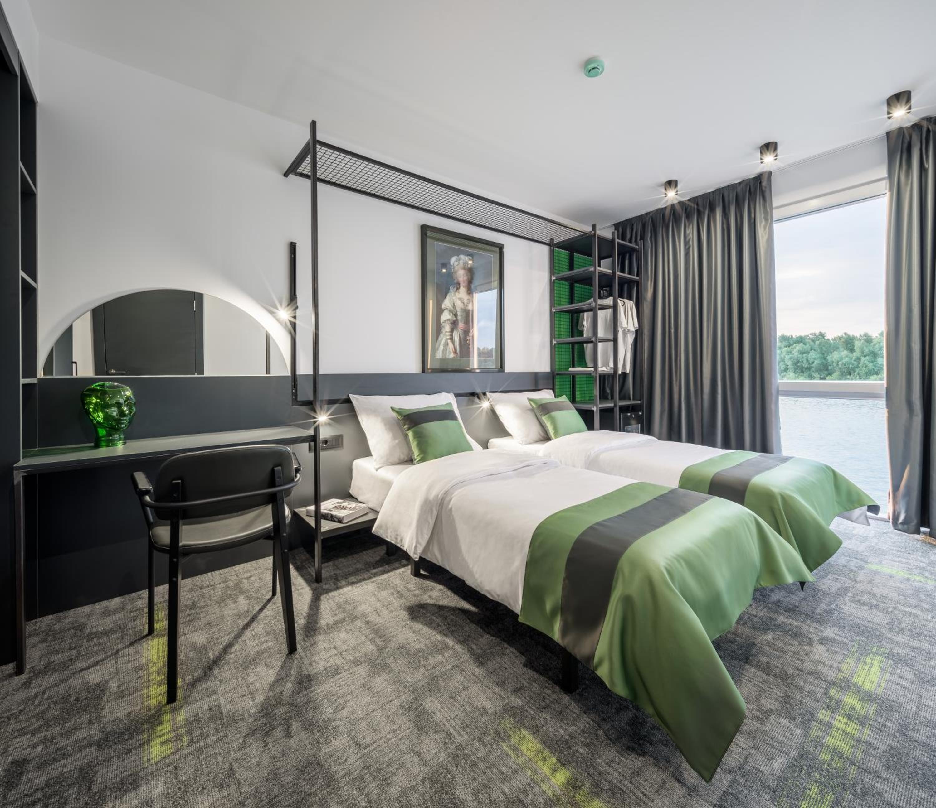Double or Twin Room with River View - Photo 2