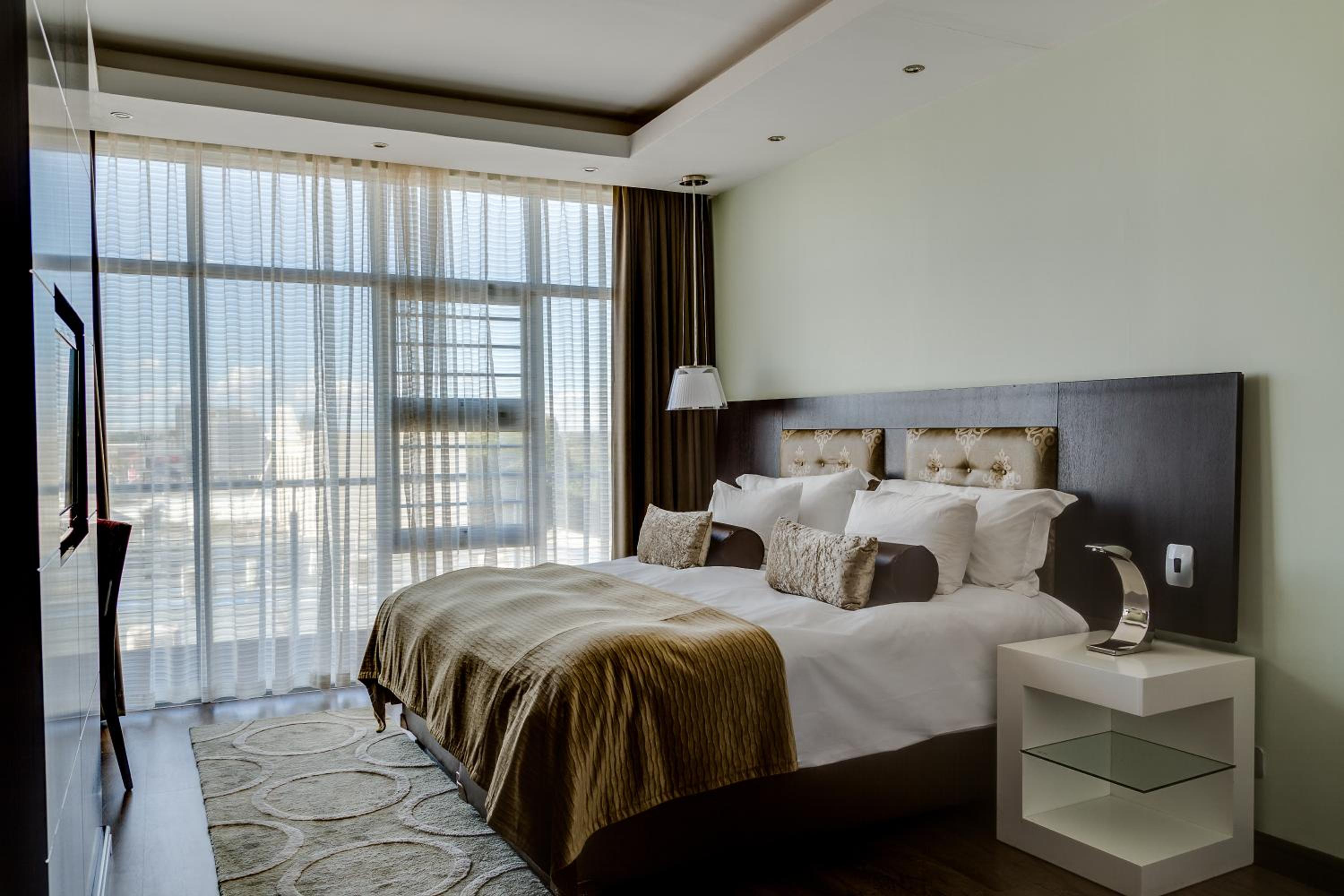 Suite - Photo 2
