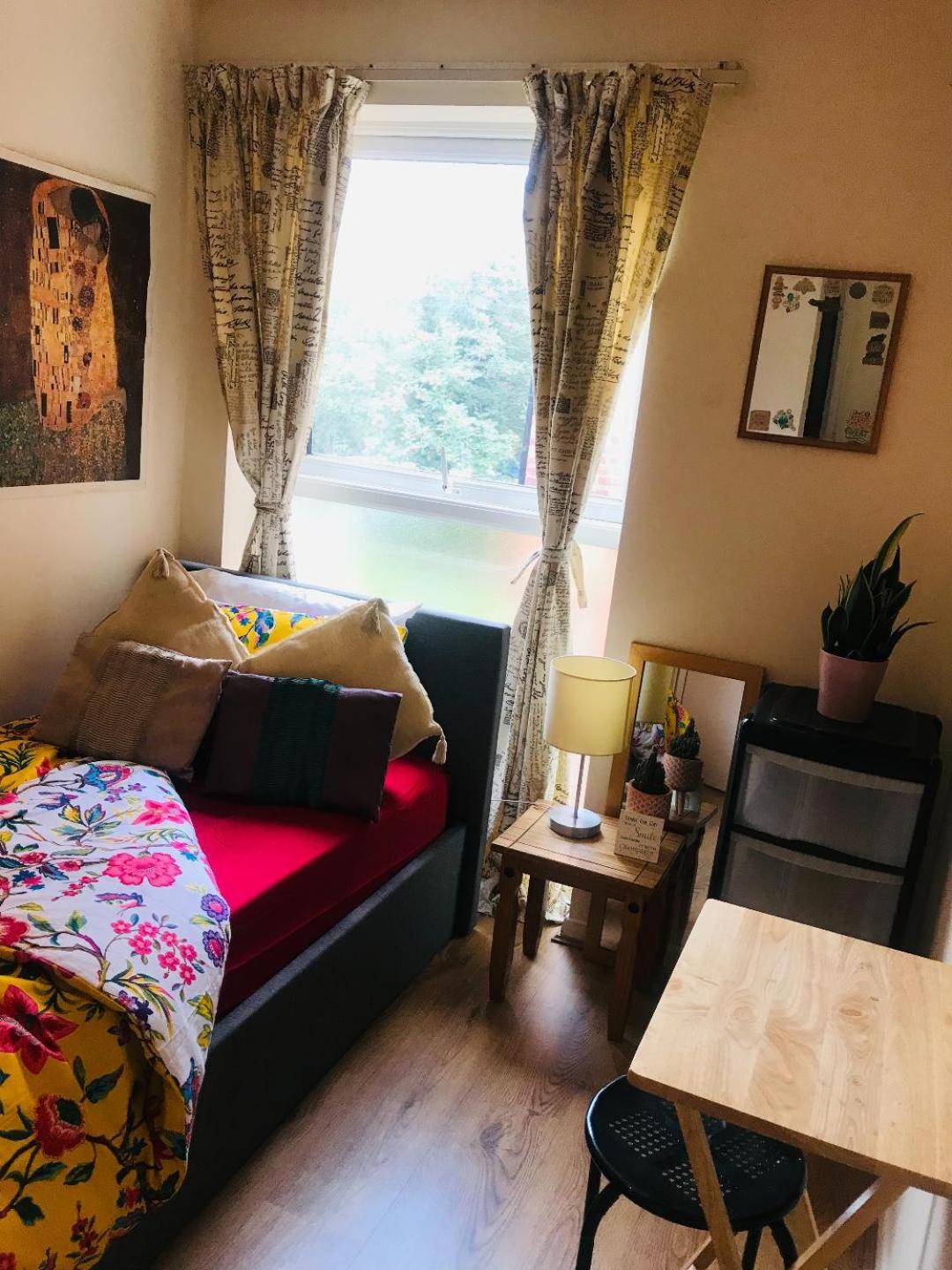 Single Room with Shared Shower and Toilet photo 1