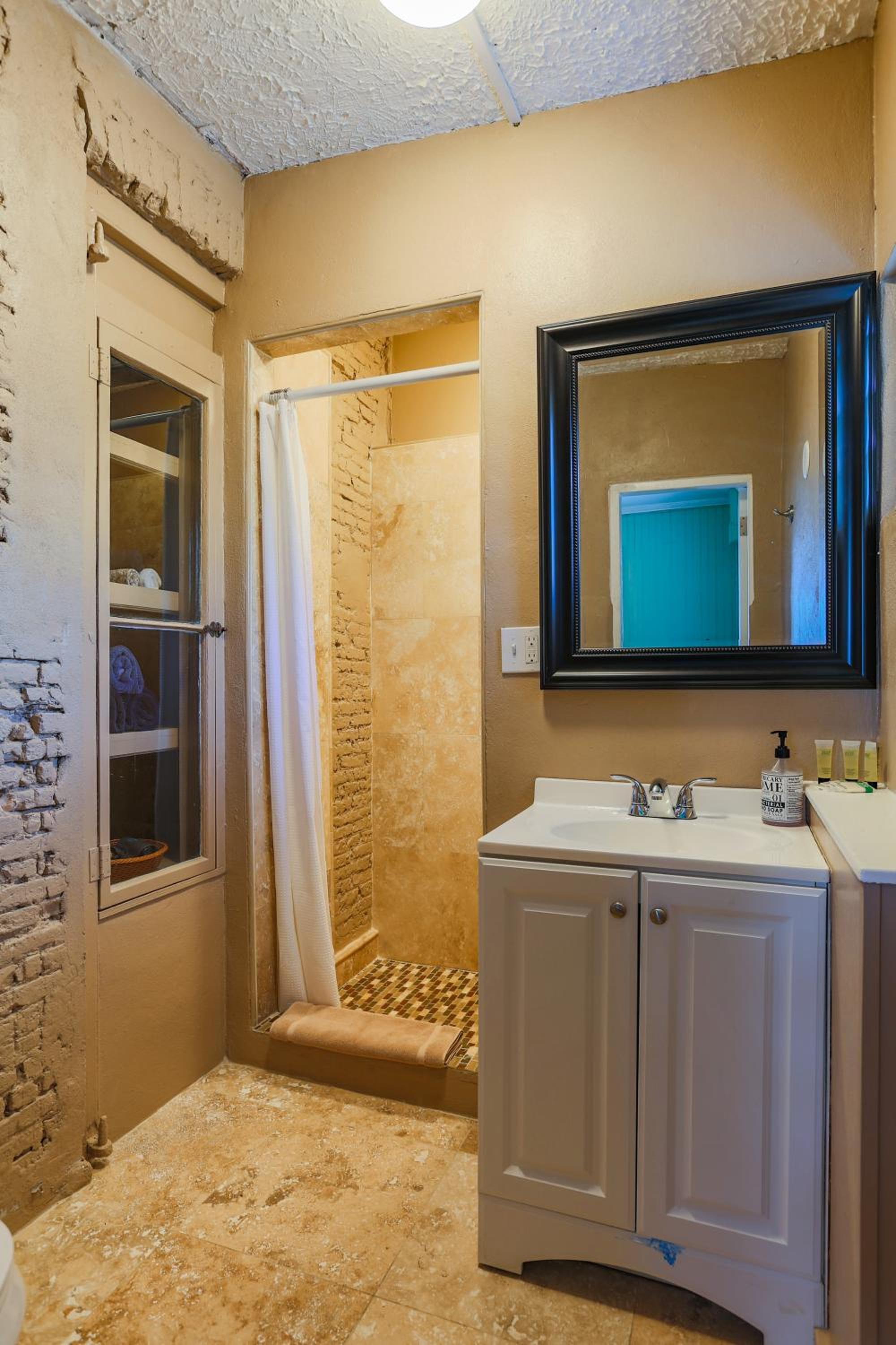 Two-Bedroom Suite - Photo 31