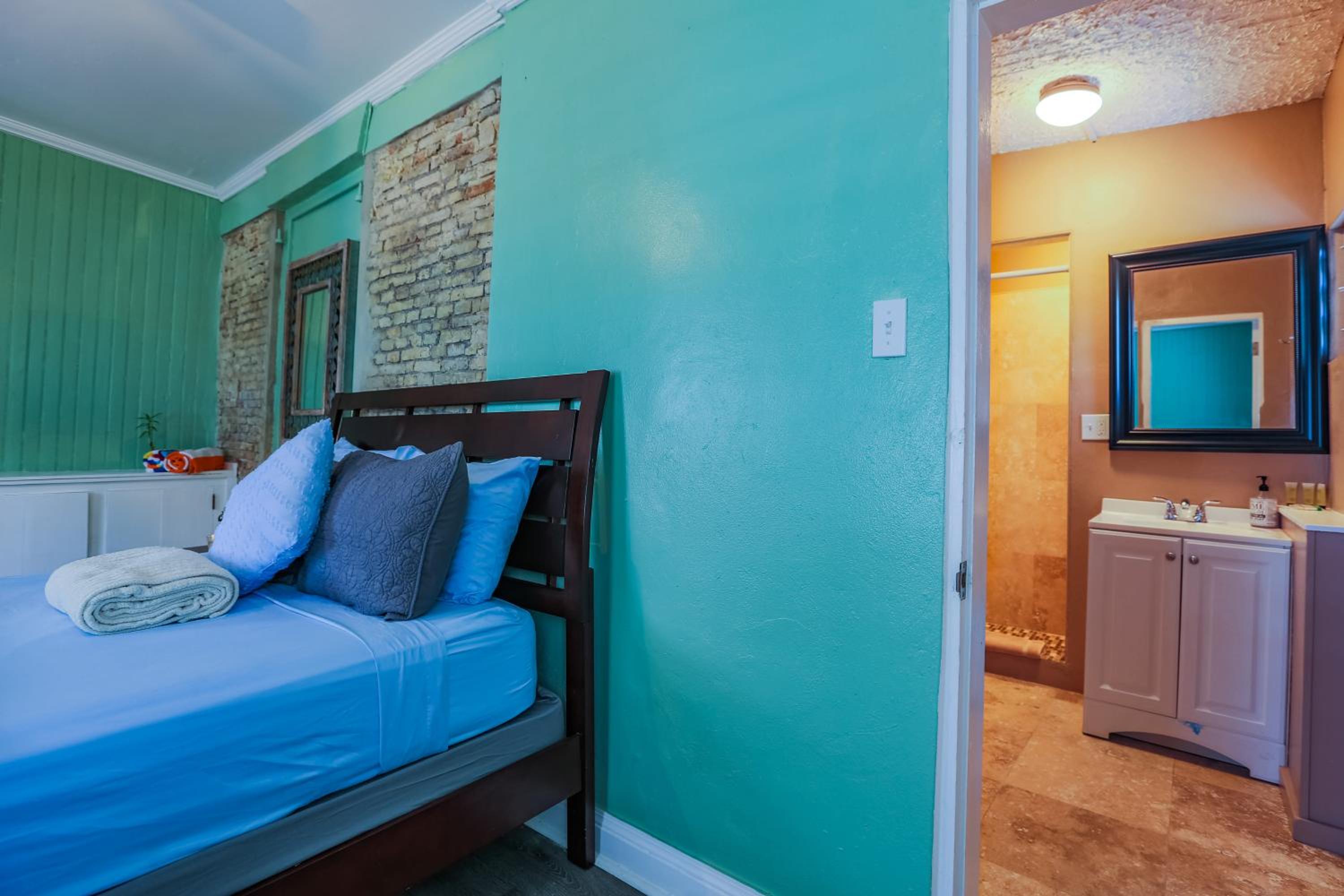Two-Bedroom Suite - Photo 28